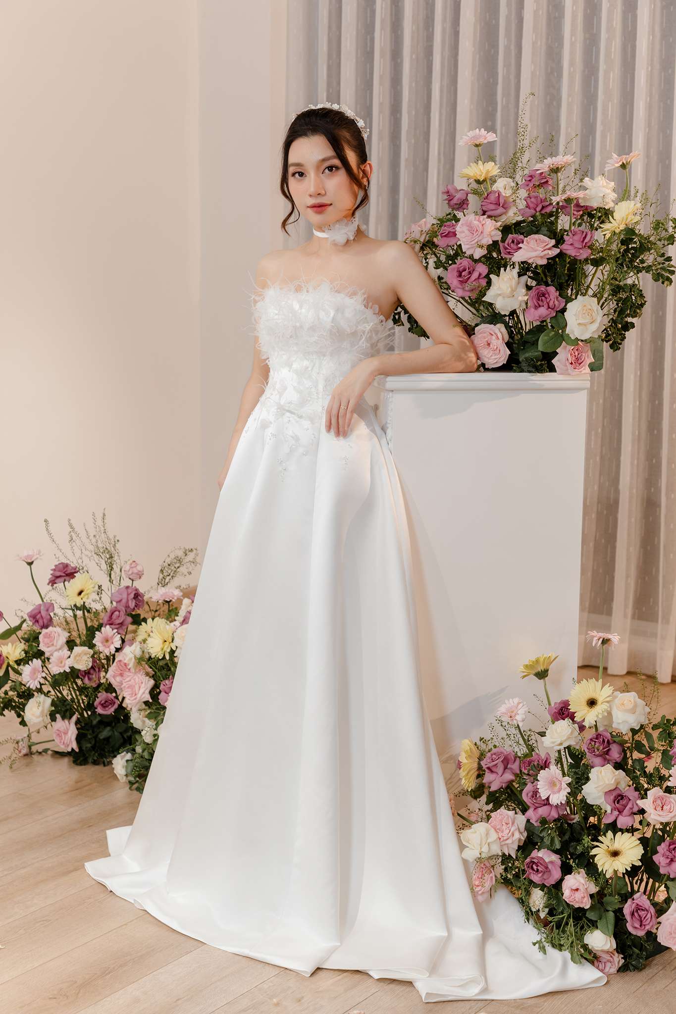 Váy cưới có chất liệu mát mẻ, tối giản nhẹ nhàng nâng tầm nàng dâu