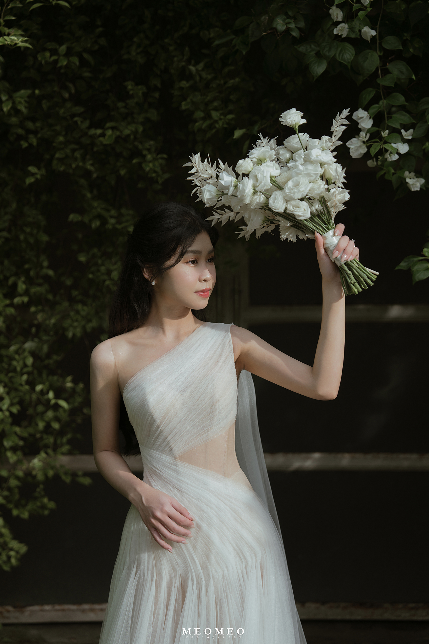 Các chi tiết phụ kiện cần lựa chọn kĩ để phù hợp với chiếc váy cưới nàng chọn