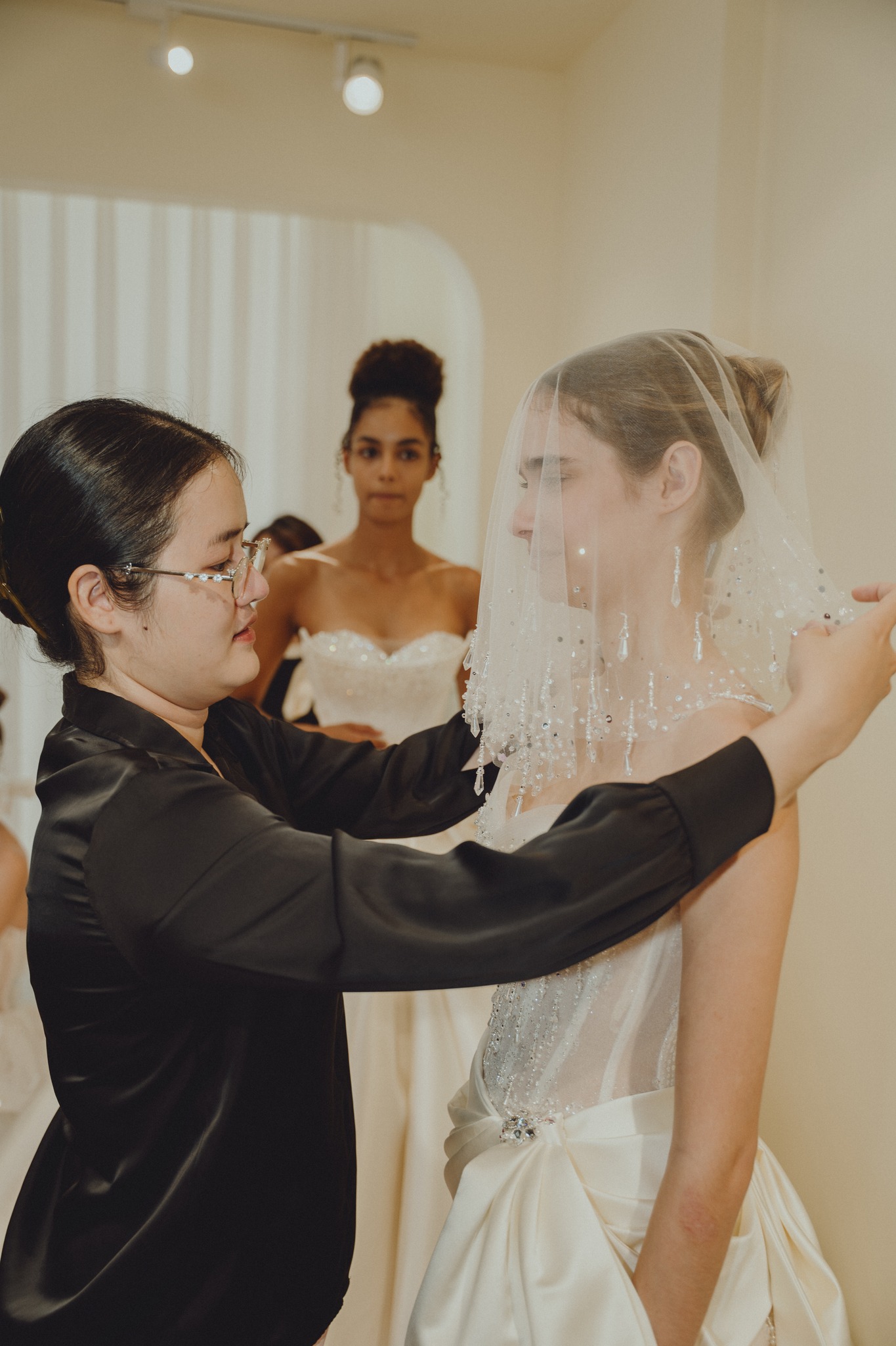 Buổi fitting thử váy cưới - quan trọng mà nàng không nên bỏ qua