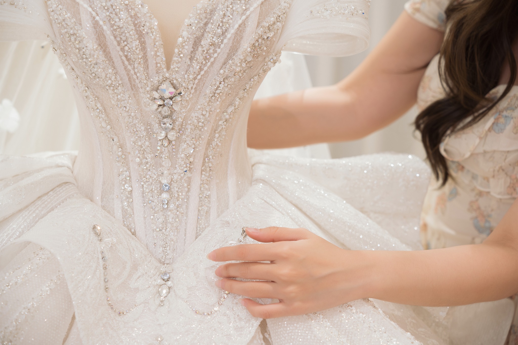 Sự chuẩn bị kỹ lưỡng từ Uni Bridal giúp nàng tự tin chọn váy cưới
