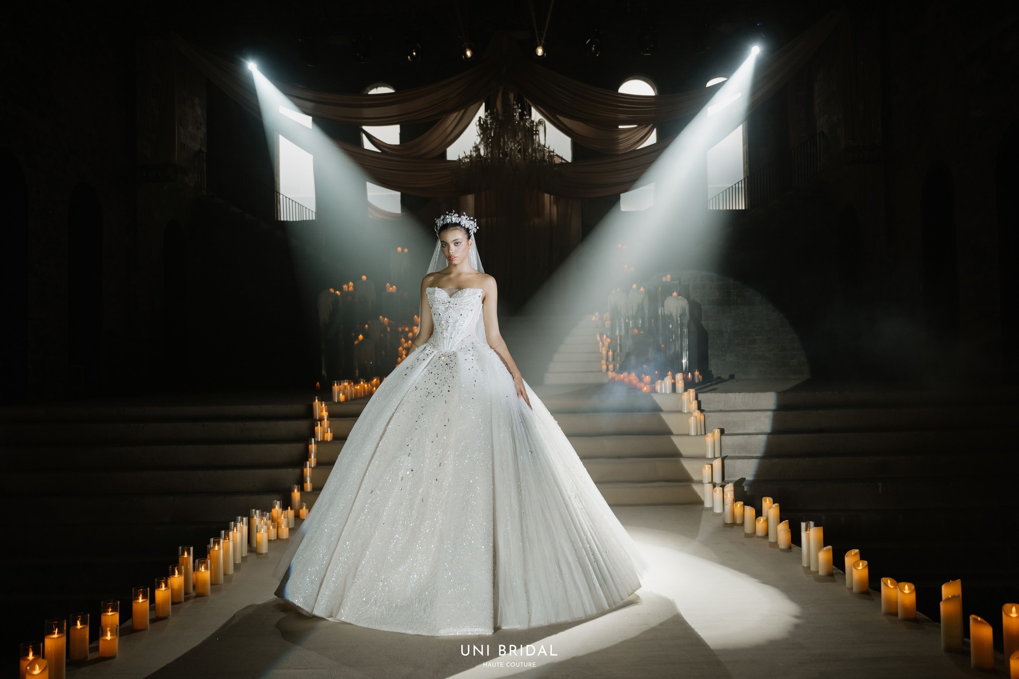 kieu-vay-cuoi Váy công chúa từ Uni Bridal phù hợp với mọi không gian tiệc cưới