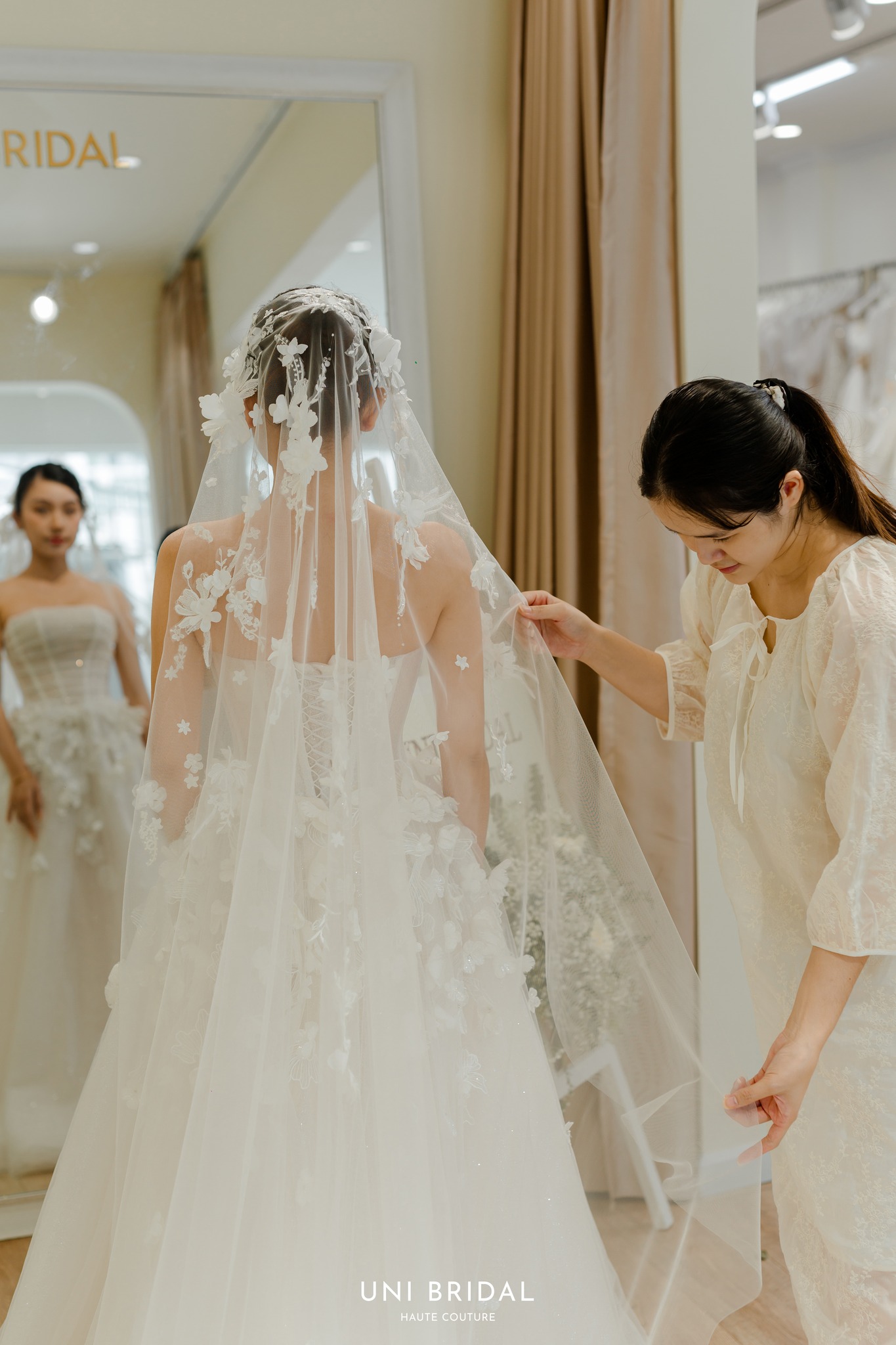 Hành trình tìm kiếm chiếc váy cưới trở thành trải nghiệm đáng nhớ.