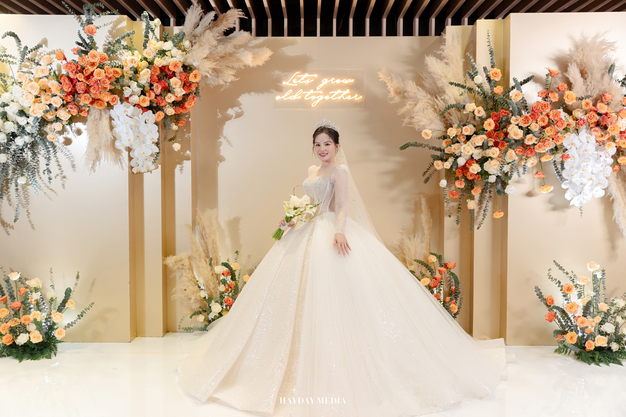 vay-cuoi-cong-chua Thiết kế váy cưới công chúa tay dài