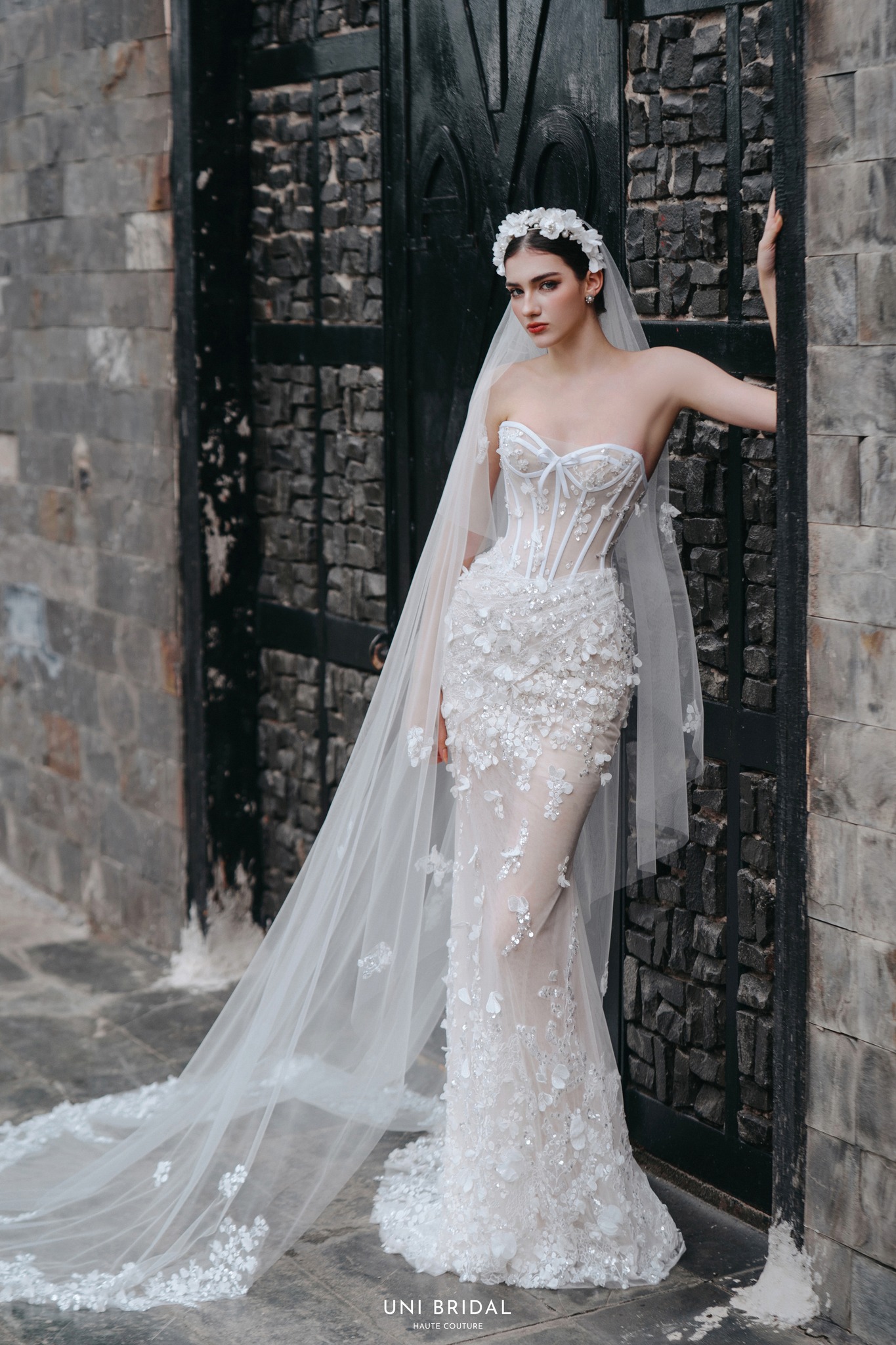 vay-cuoi-duoi-ca Thiết kế váy đuôi cá trong BST mới của Uni Bridal