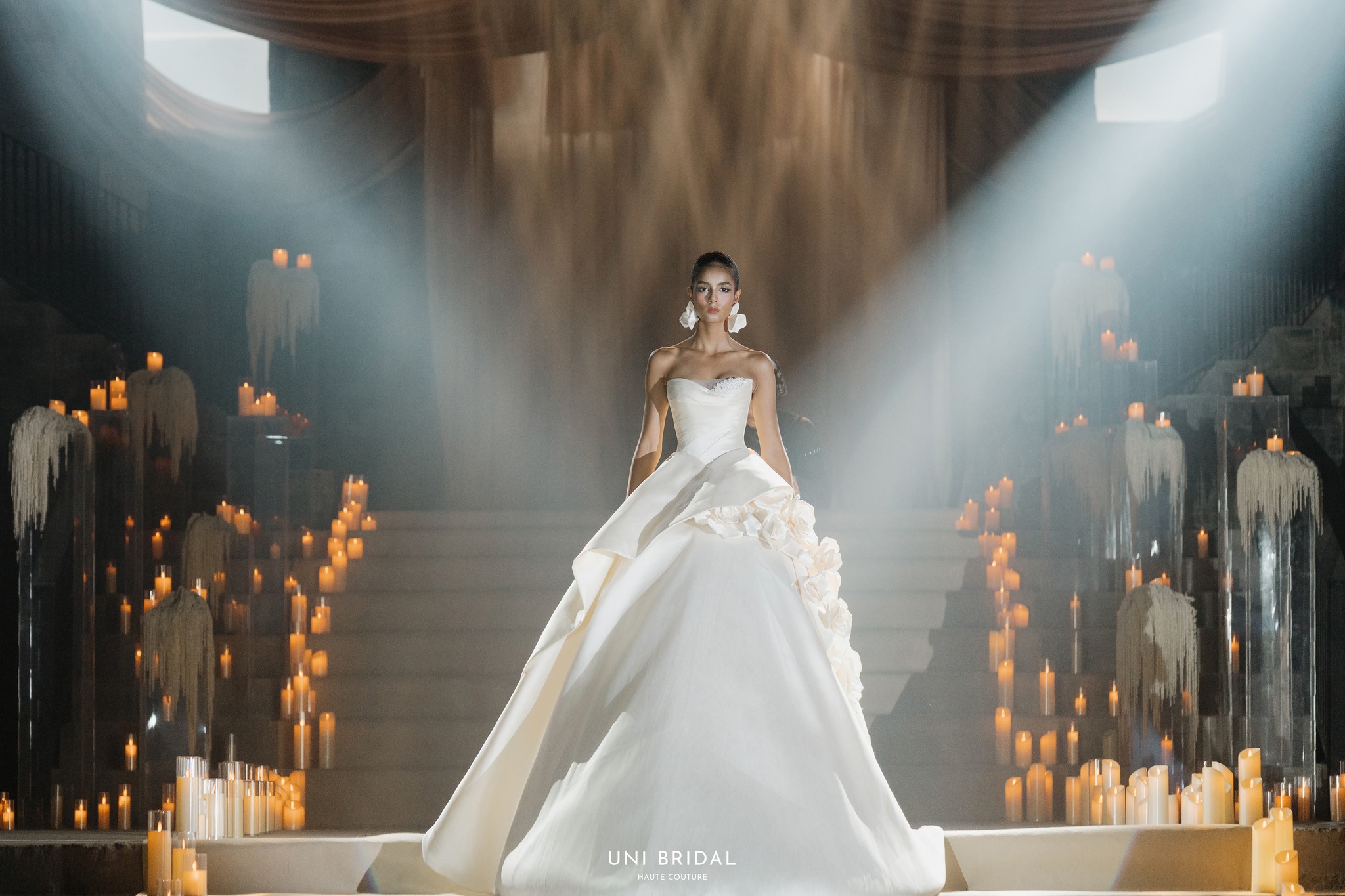 Thiết kế váy cưới ball-gown sang trọng