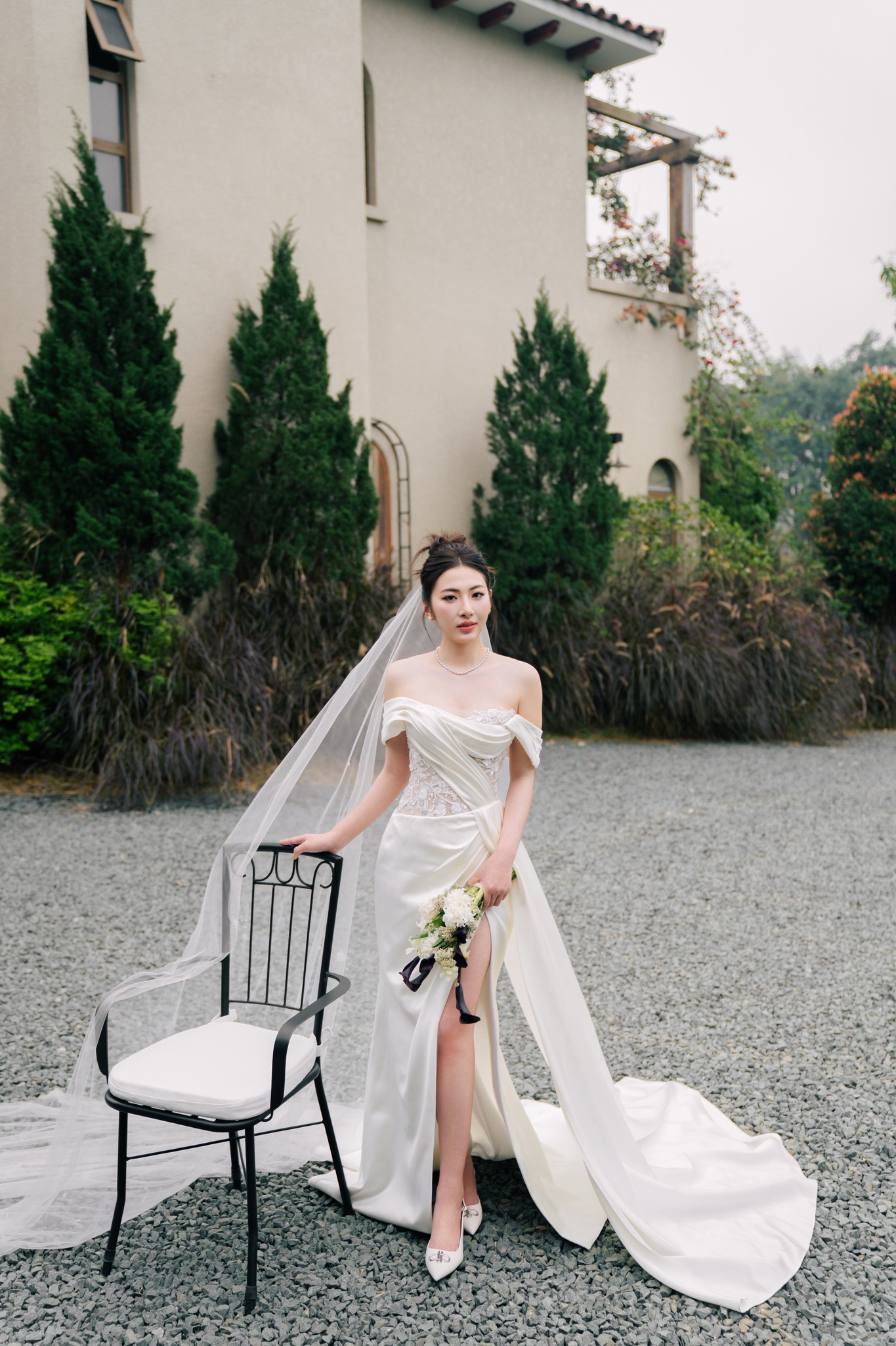 Sự linh hoạt trong thiết kế của váy cưới satin