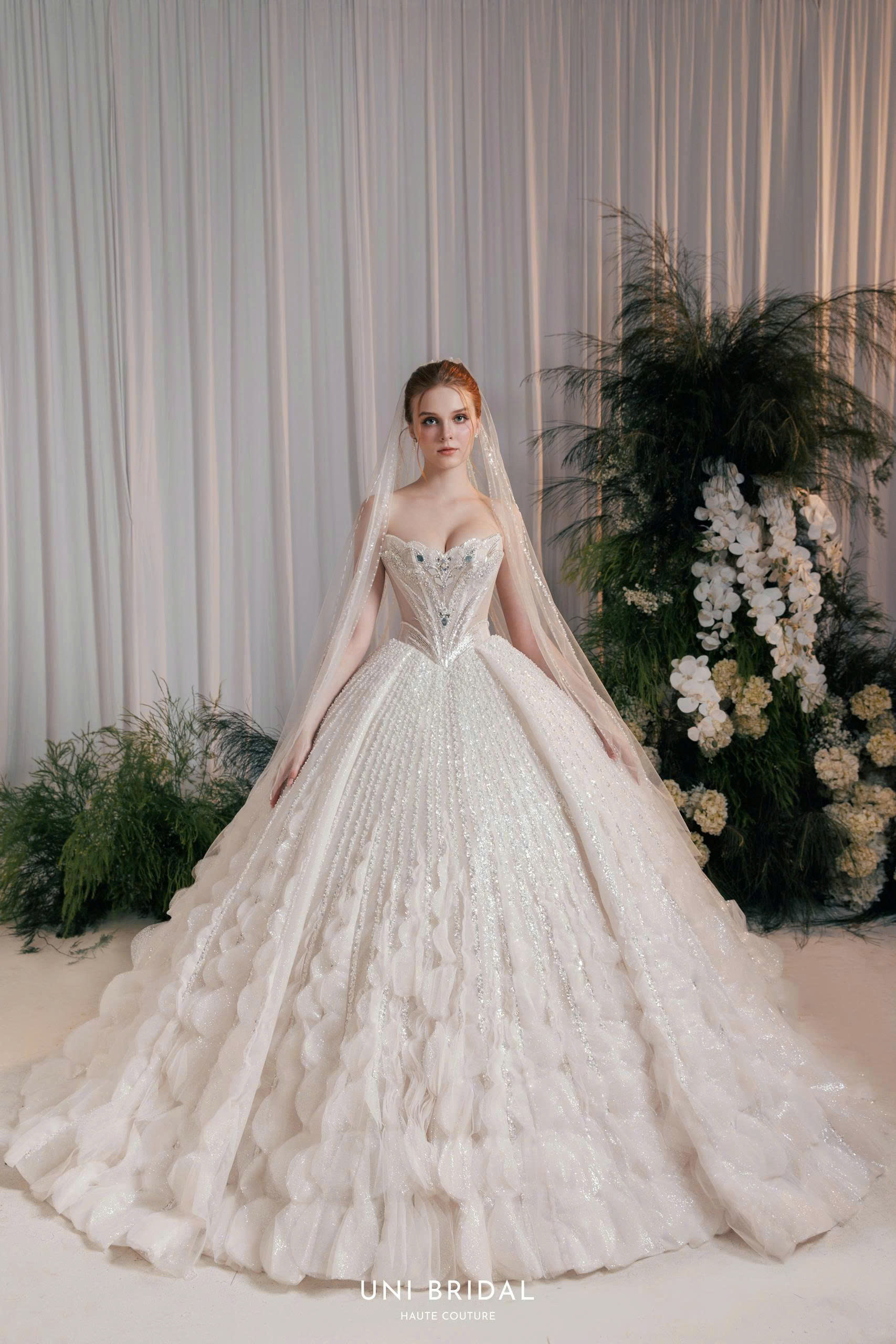 Thiết kế váy cưới bồng xòe dòng Haute Couture mang đến vẻ đẹp lộng lẫy cho nàng dâu