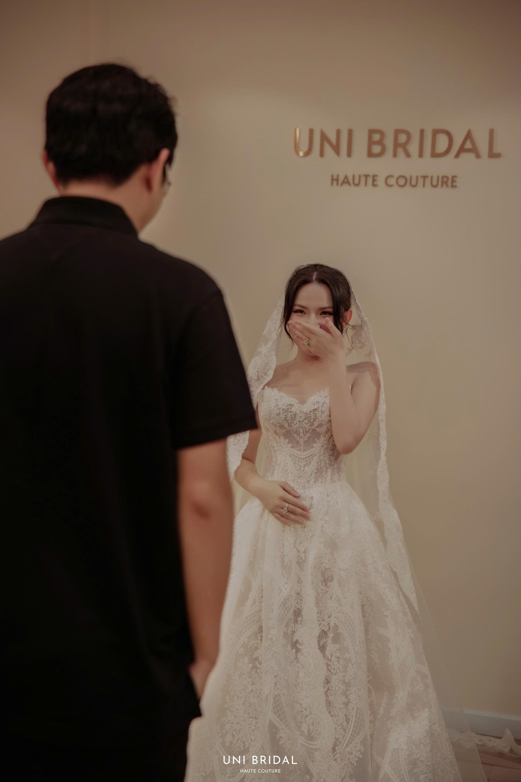 Một layout makeup nhẹ nhàng giúp nàng tự tin hơn trong ngày thử váy