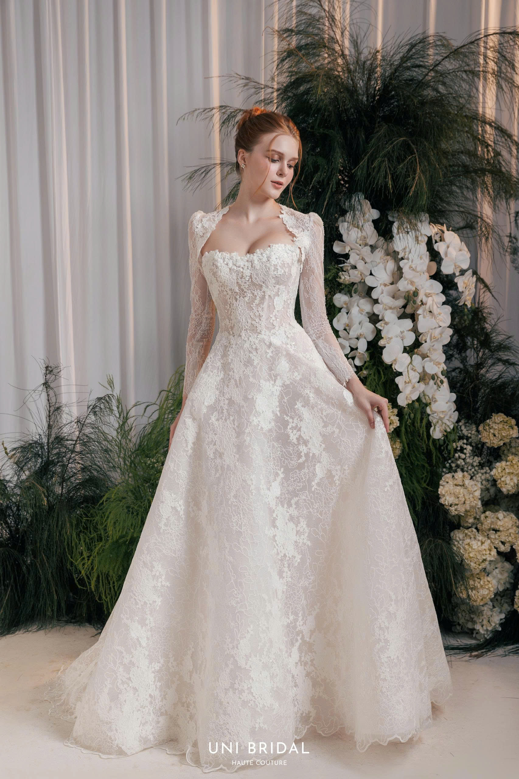 Thiết kế váy cưới tay dài kết hợp cùng cúp ngực