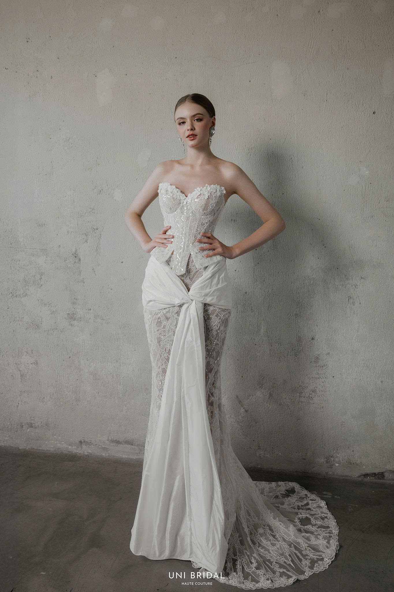 Váy cưới đuôi cá kết hợp với điểm nhấn thắt eo