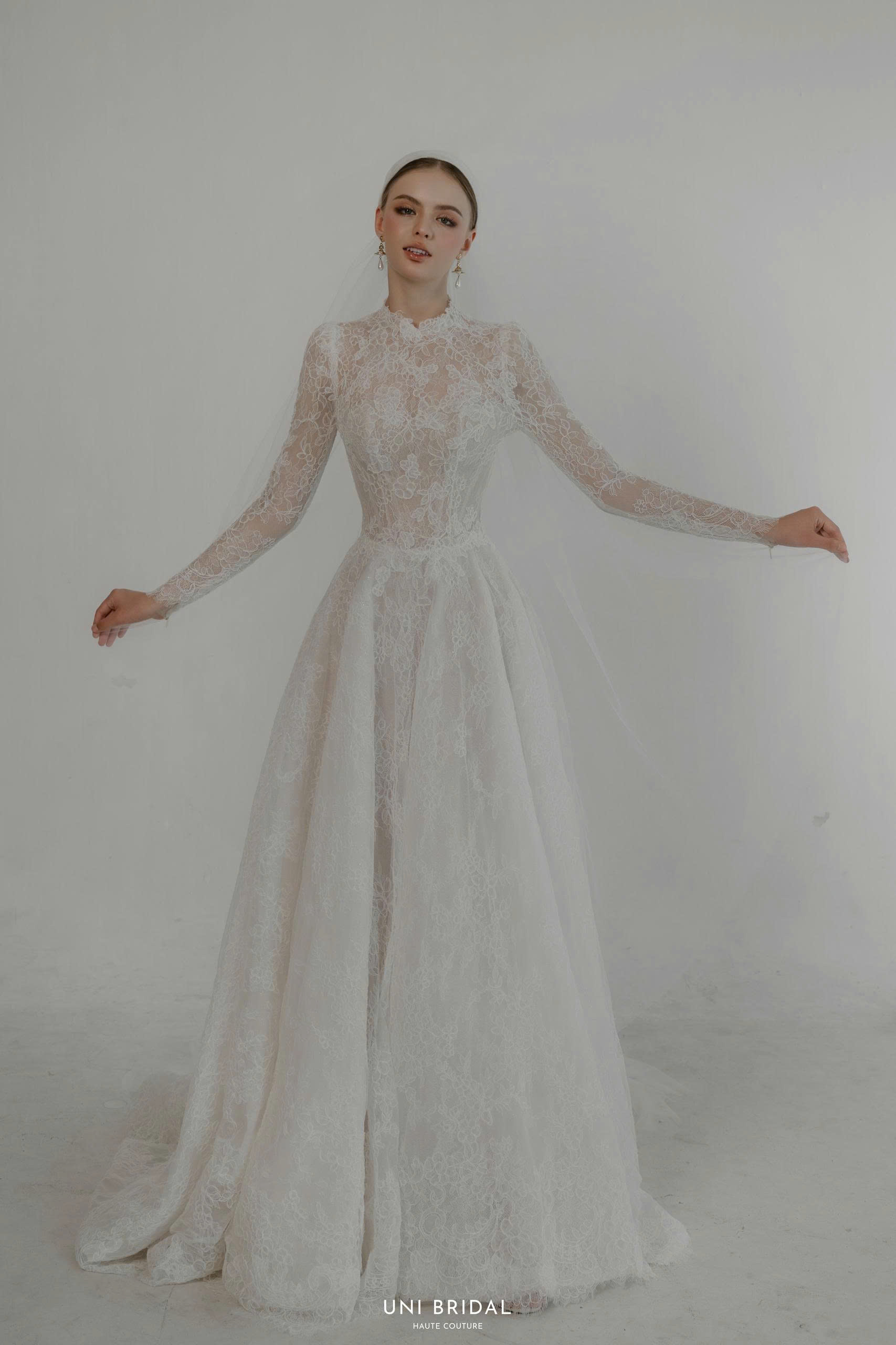 Thiết kế váy cưới ren dài dành cho nàng dâu yêu thích sự thanh lịch