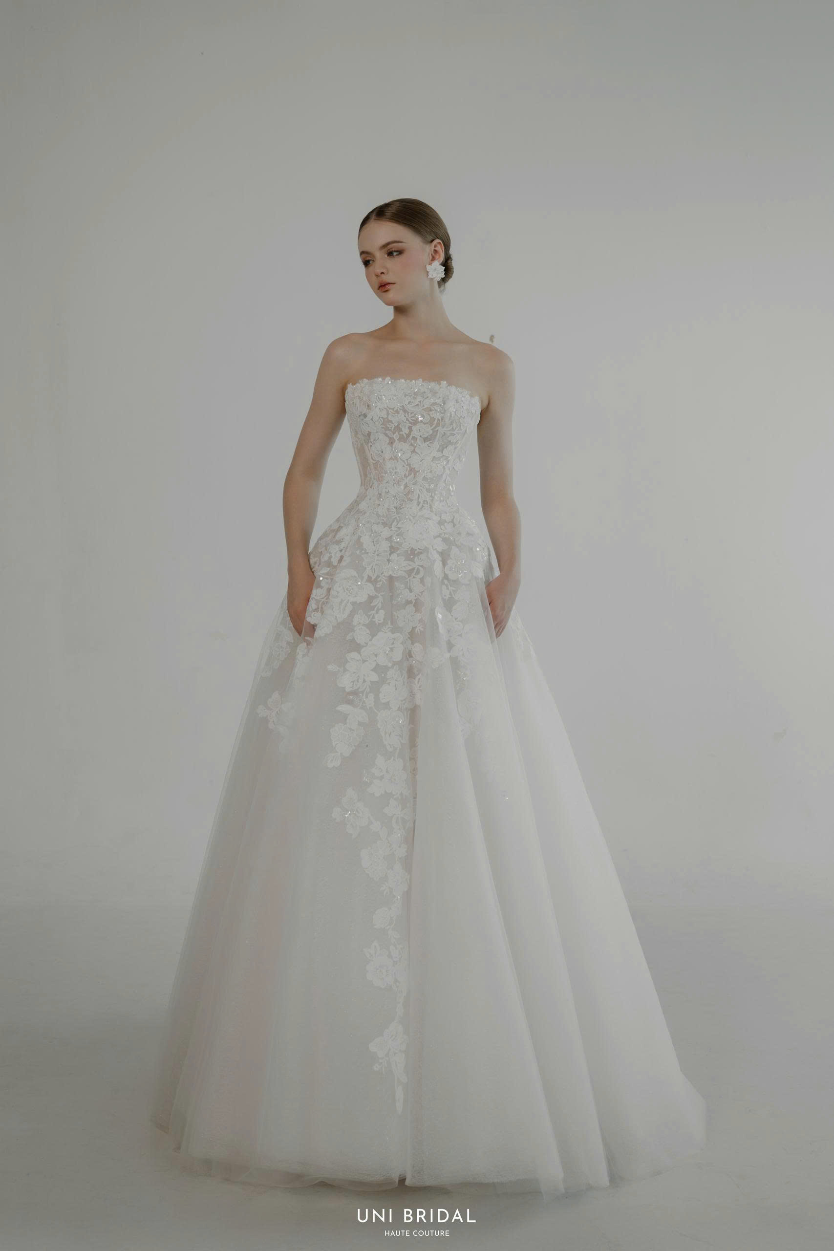 Thiết kế váy cưới A-line cúp ngực từ BST Charm of Aphrodite