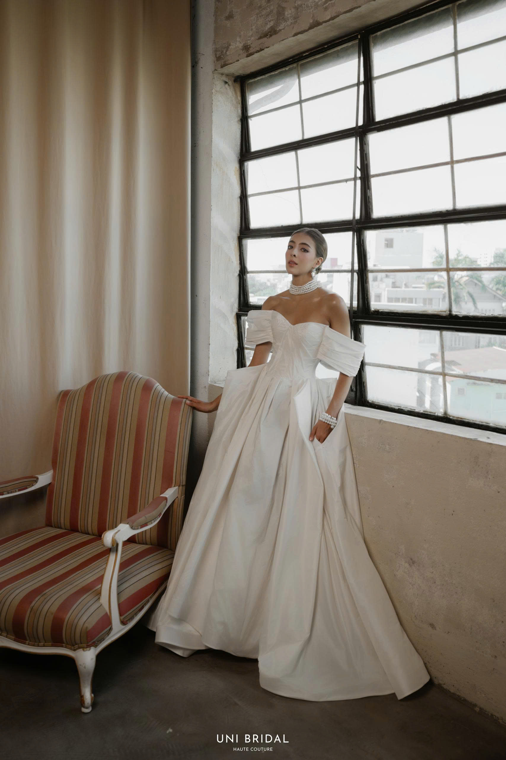 Một thiết kế Minimalist trễ vai điệu đà