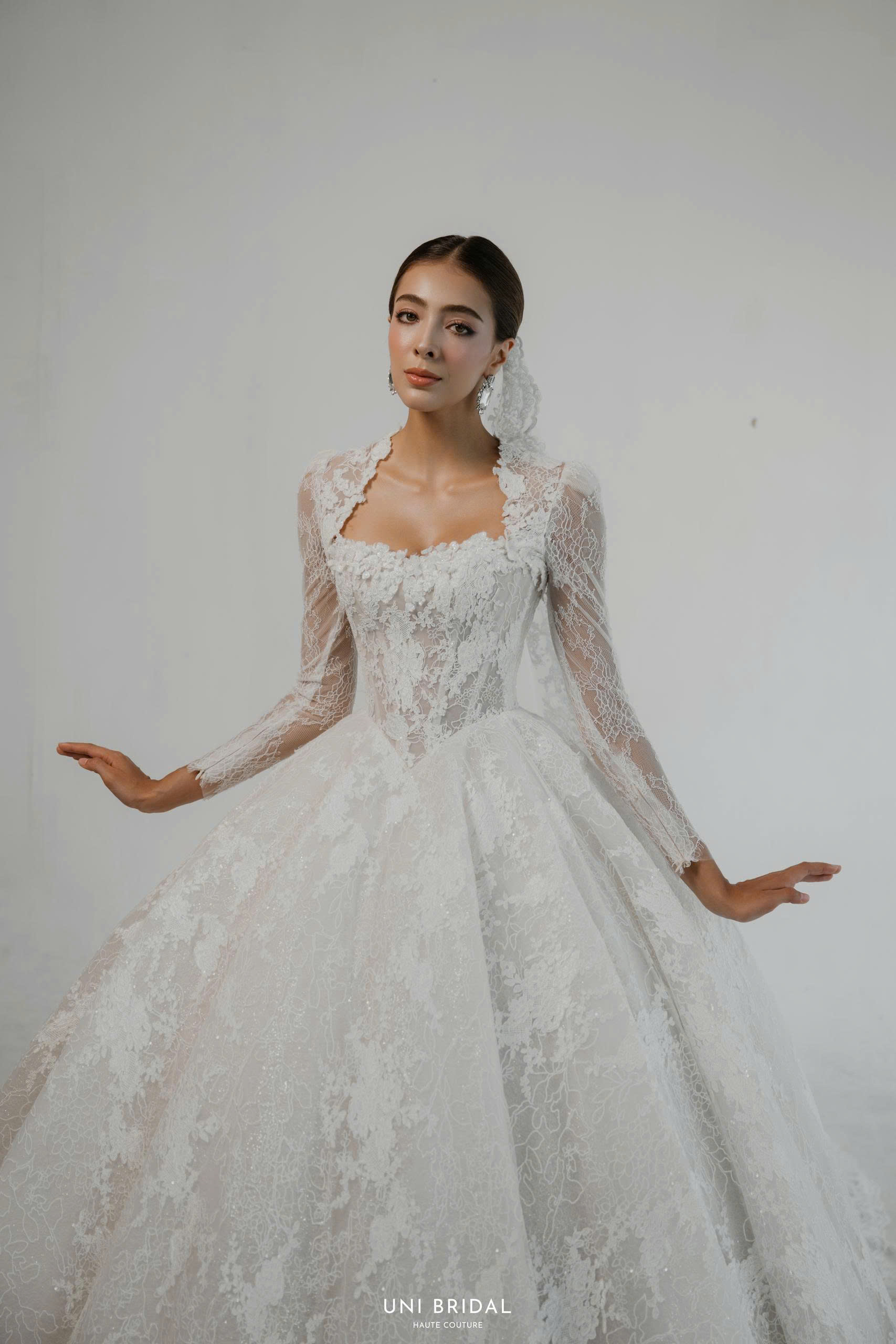 Nàng dâu có thể tìm hiểu rõ về các chất liệu ren phổ biến để đưa ra lựa chọn phù hợp