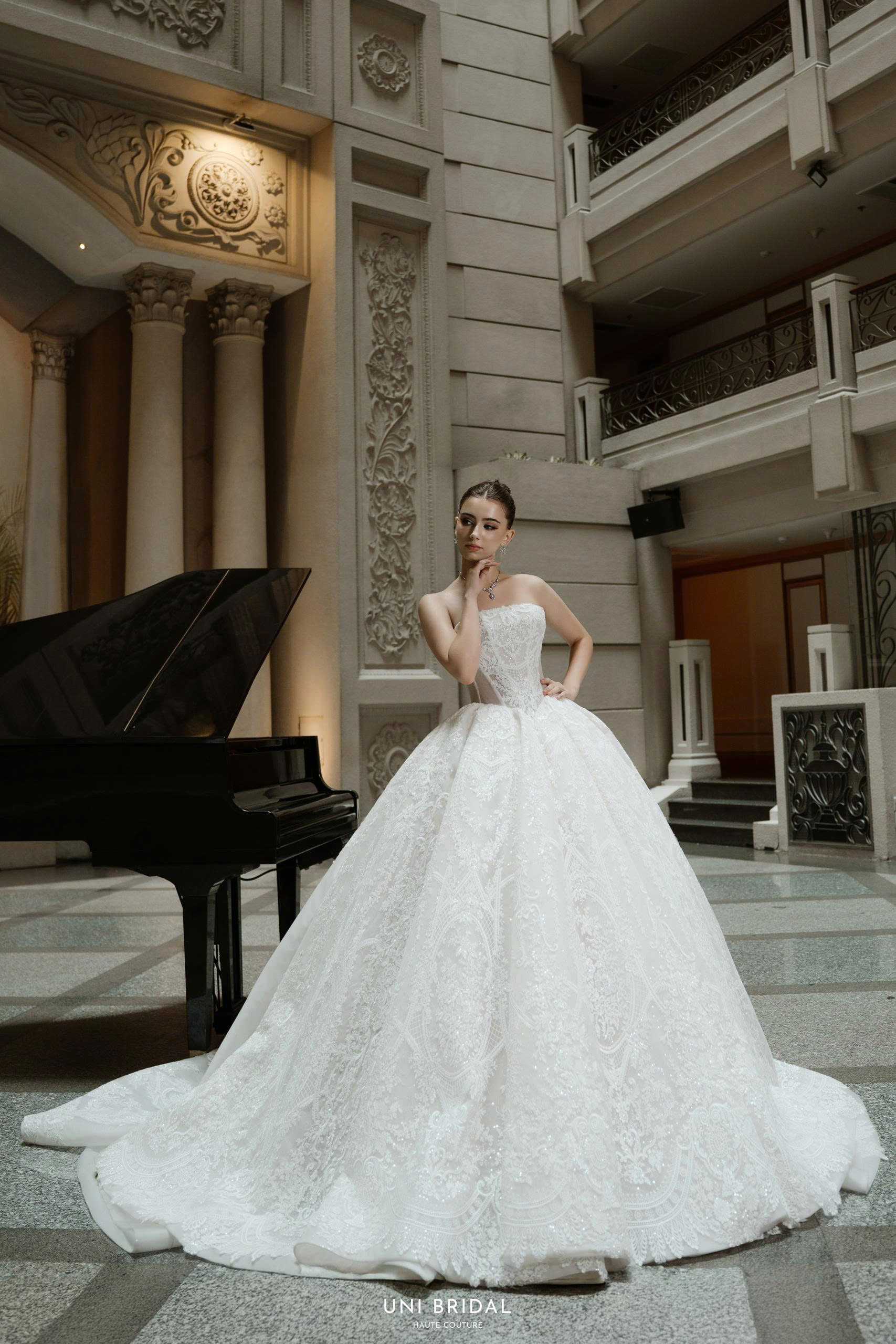 Dù với không gian nào váy cưới phong cách công chúa đều ghi điểm tuyệt đối mỗi khi xuất hiện