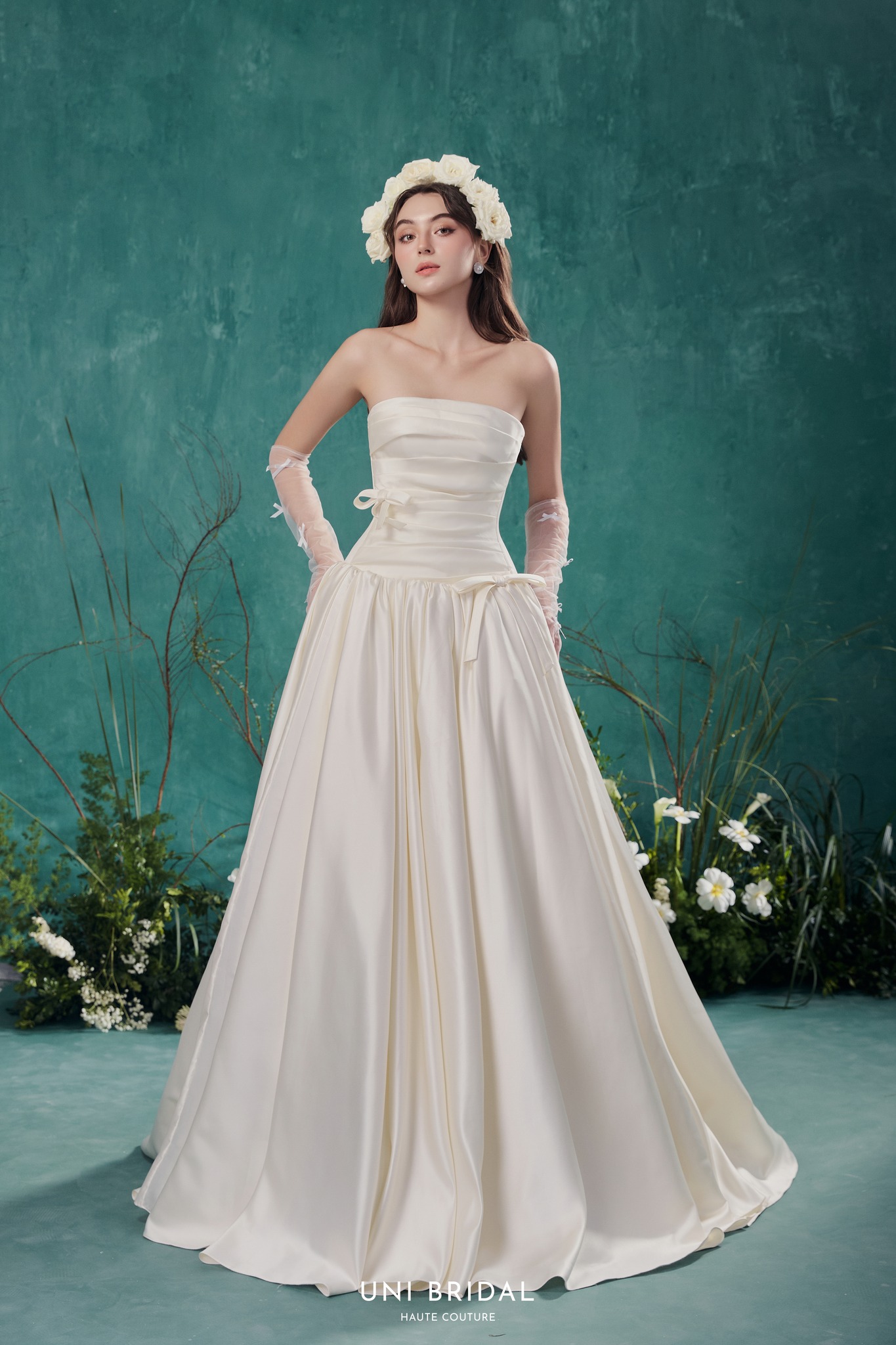 Thiết kế váy cưới tối giản nhưng vẫn đầy sức hút