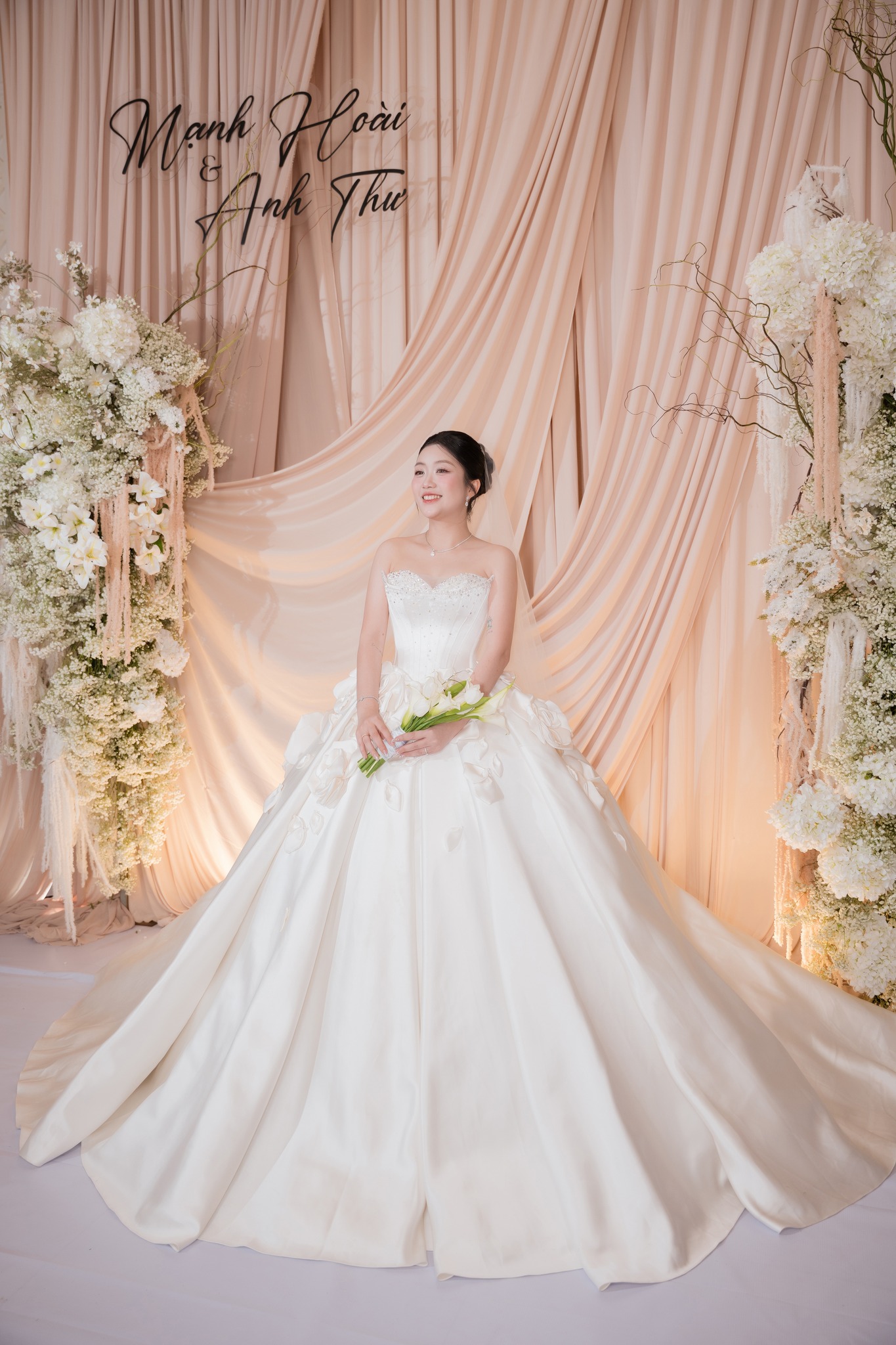 Thuê váy cưới thiết kế riêng nước đầu giúp nàng dâu tiết kiệm chi phí hơn