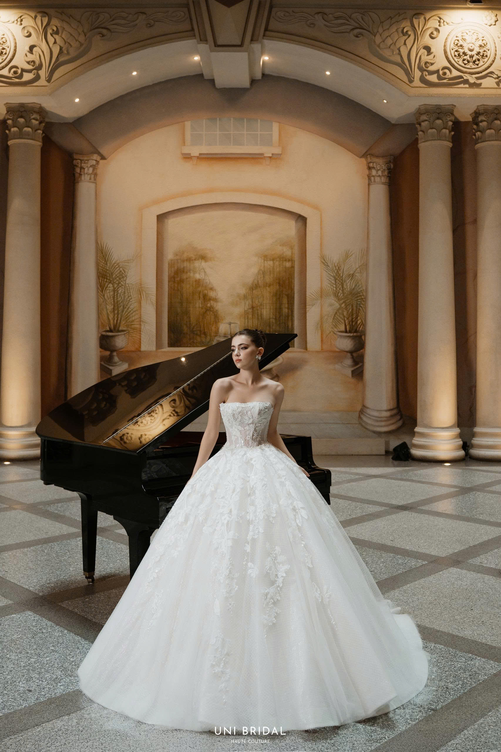 Phiên bản váy cưới BST Chorus of Dreams lễ tô điểm cho khí chất kiêu sa của nàng dâu trong giây phút trên lễ đường