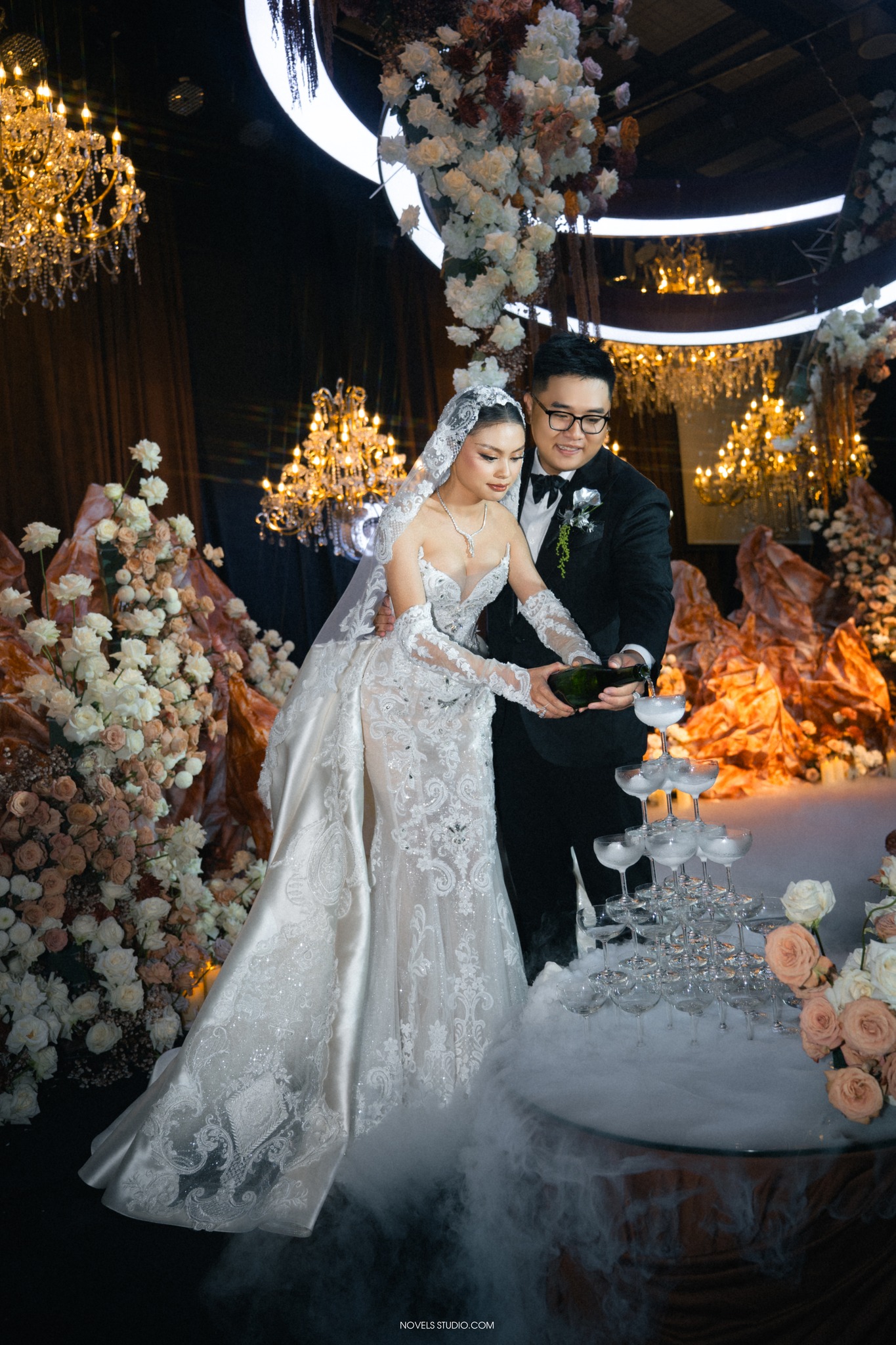 Cảm xúc của giấc mơ được nâng niu trọn vẹn chính là giá trị mà mẫu váy cưới thiết kế riêng mang lại cho nàng dâu Gia Hân