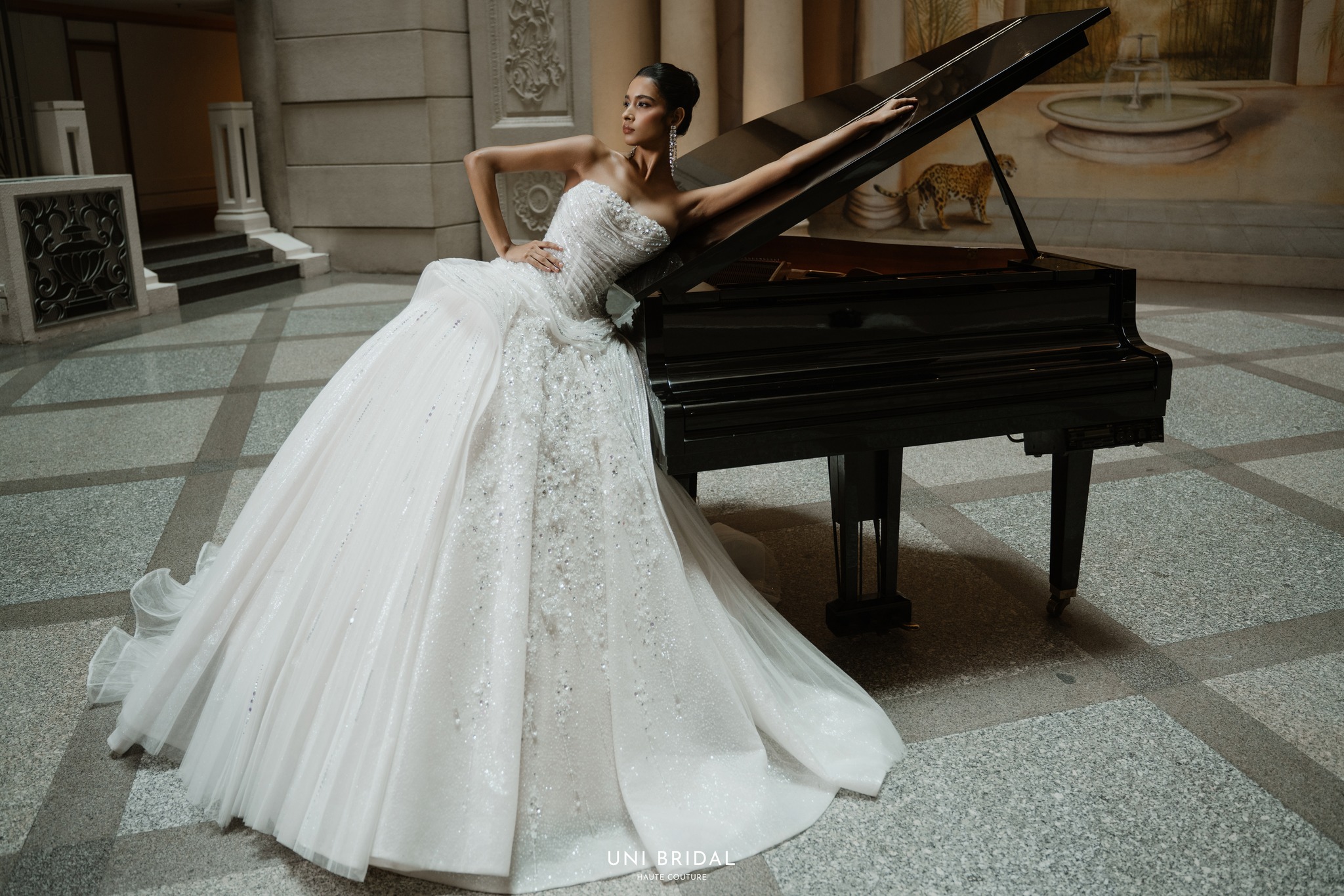 Thiết kế váy cưới của Uni Bridal đều được định hình chuẩn mực về phom dáng