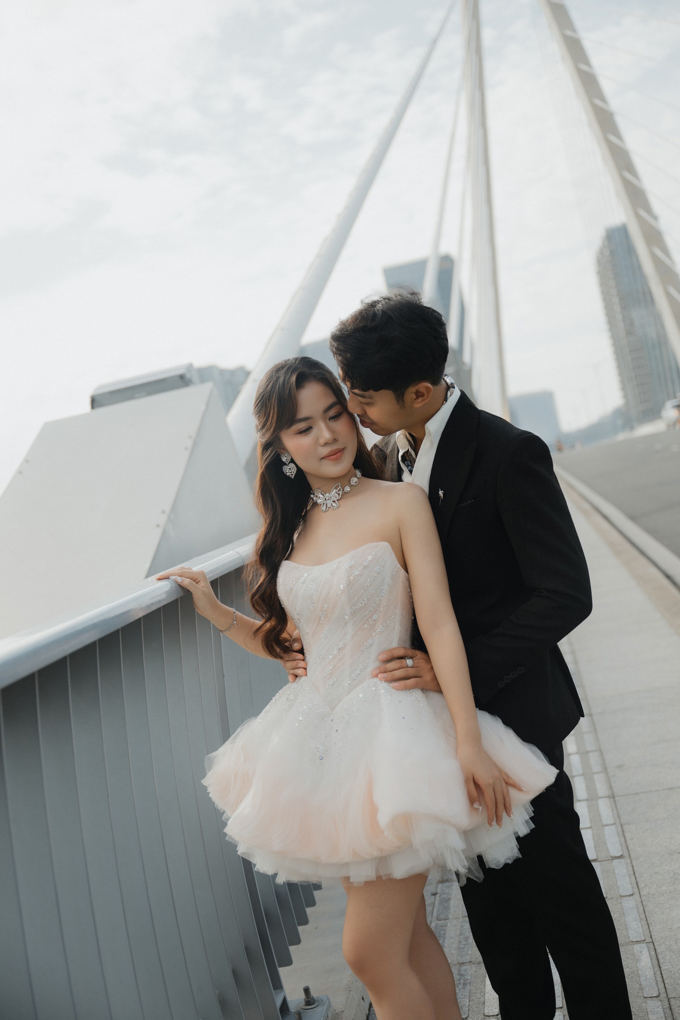 Mang năng lượng trẻ trung cho bộ ảnh Pre-wedding cùng váy cưới mini skirt