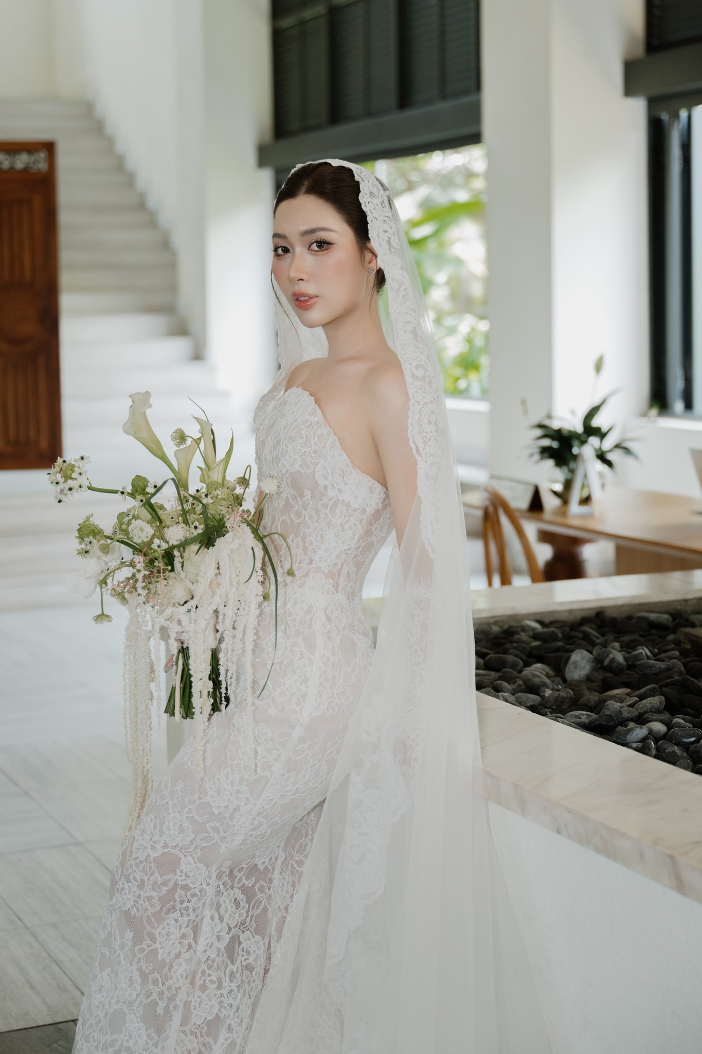 Thiết kế váy cưới đuôi cá tôn trọn vóc dáng đồng hồ cát mà vẫn giữ sự thanh lịch nàng dâu