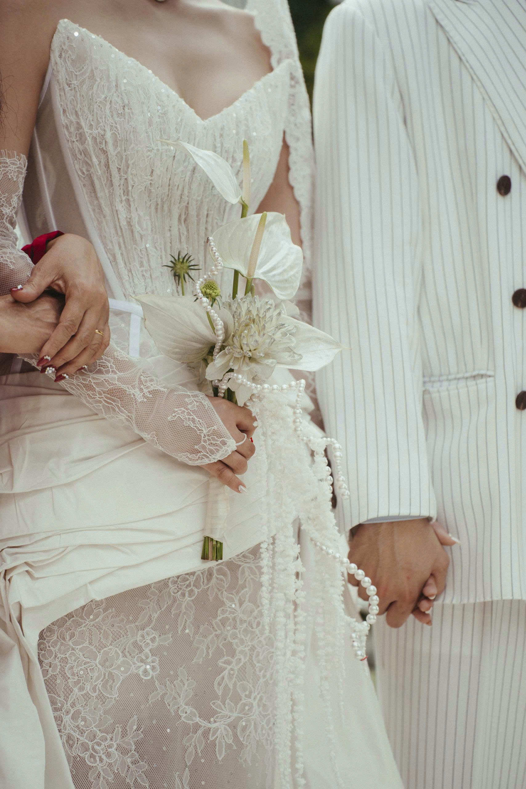 Uni Bridal khéo léo xây dựng phom dáng dựa trên tinh thần tôn vinh vẻ đẹp của nàng dâu hiện đại