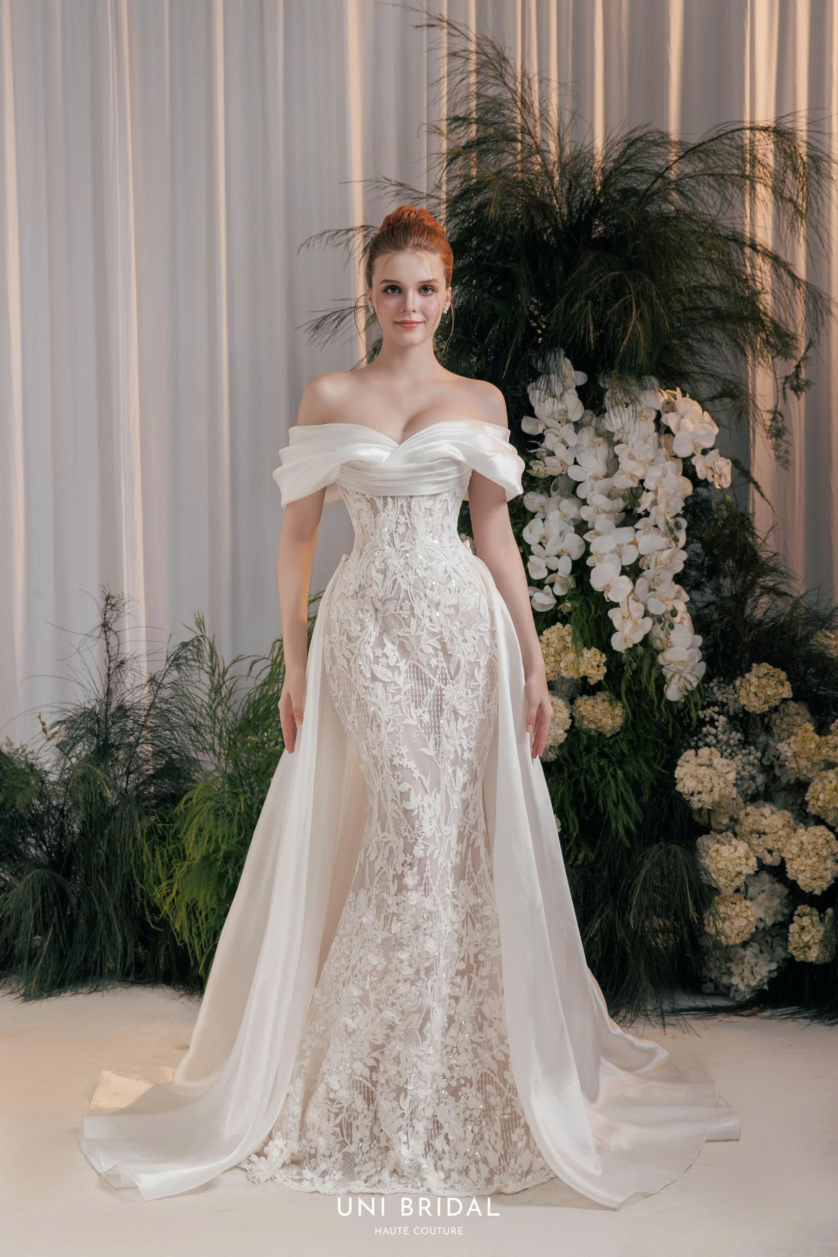 Tôn trọn bờ vai thanh thoát cùng thiết kế trễ vai