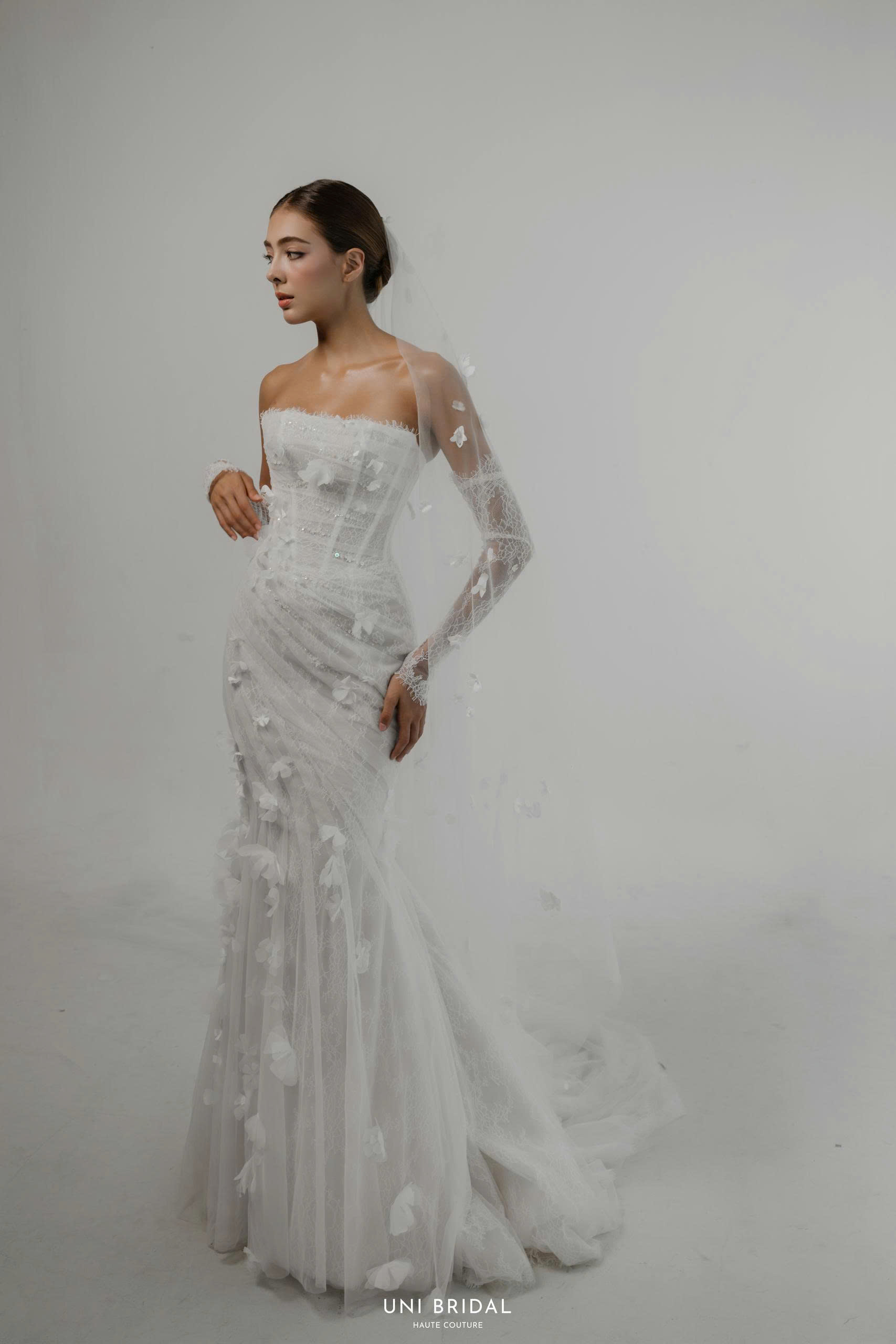 Váy cưới đuôi chất liệu voan ghi dấu với vẻ đẹp nữ tính