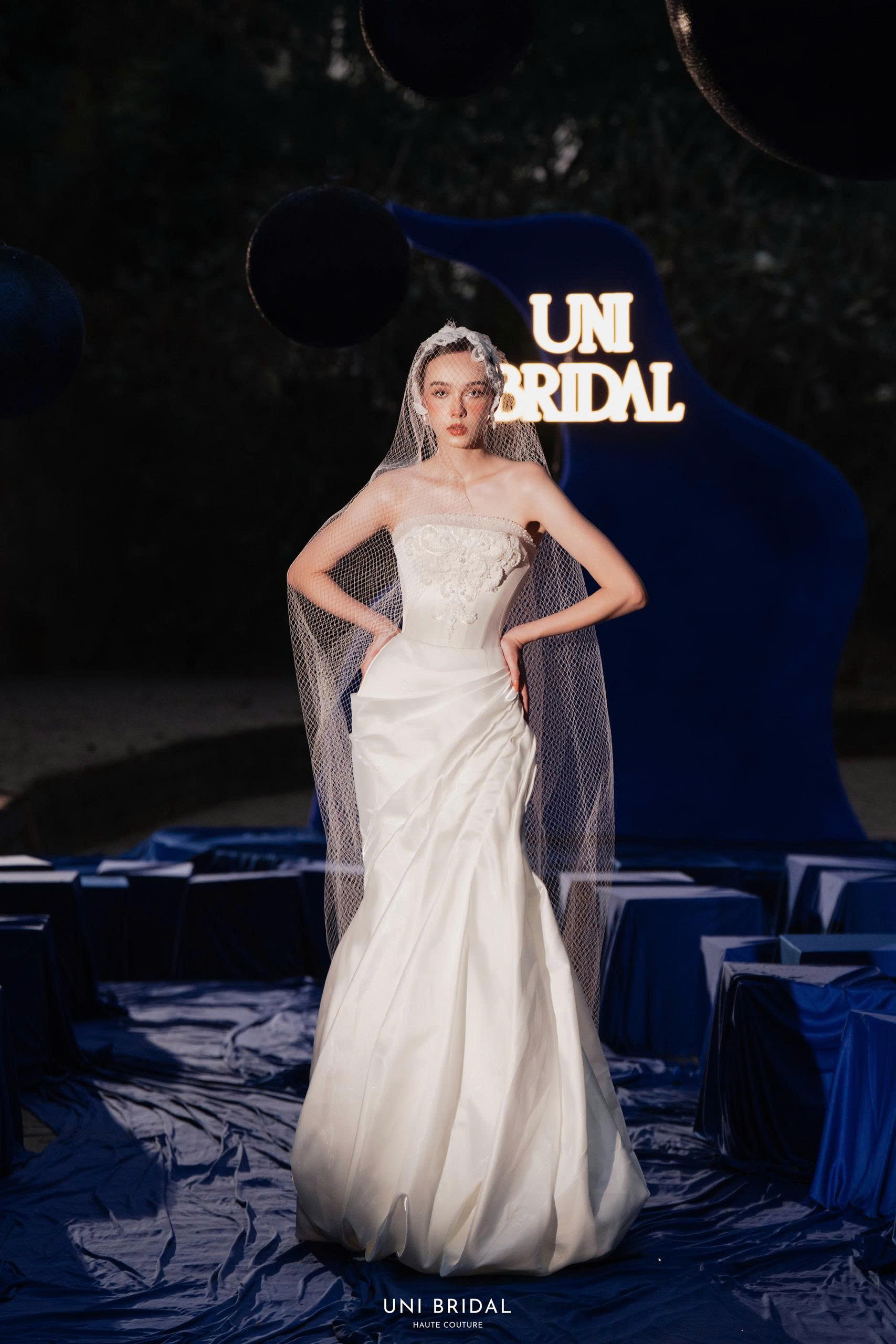 Mẫu váy cưới cúp ngực với vẻ đẹp đầy cuốn hút