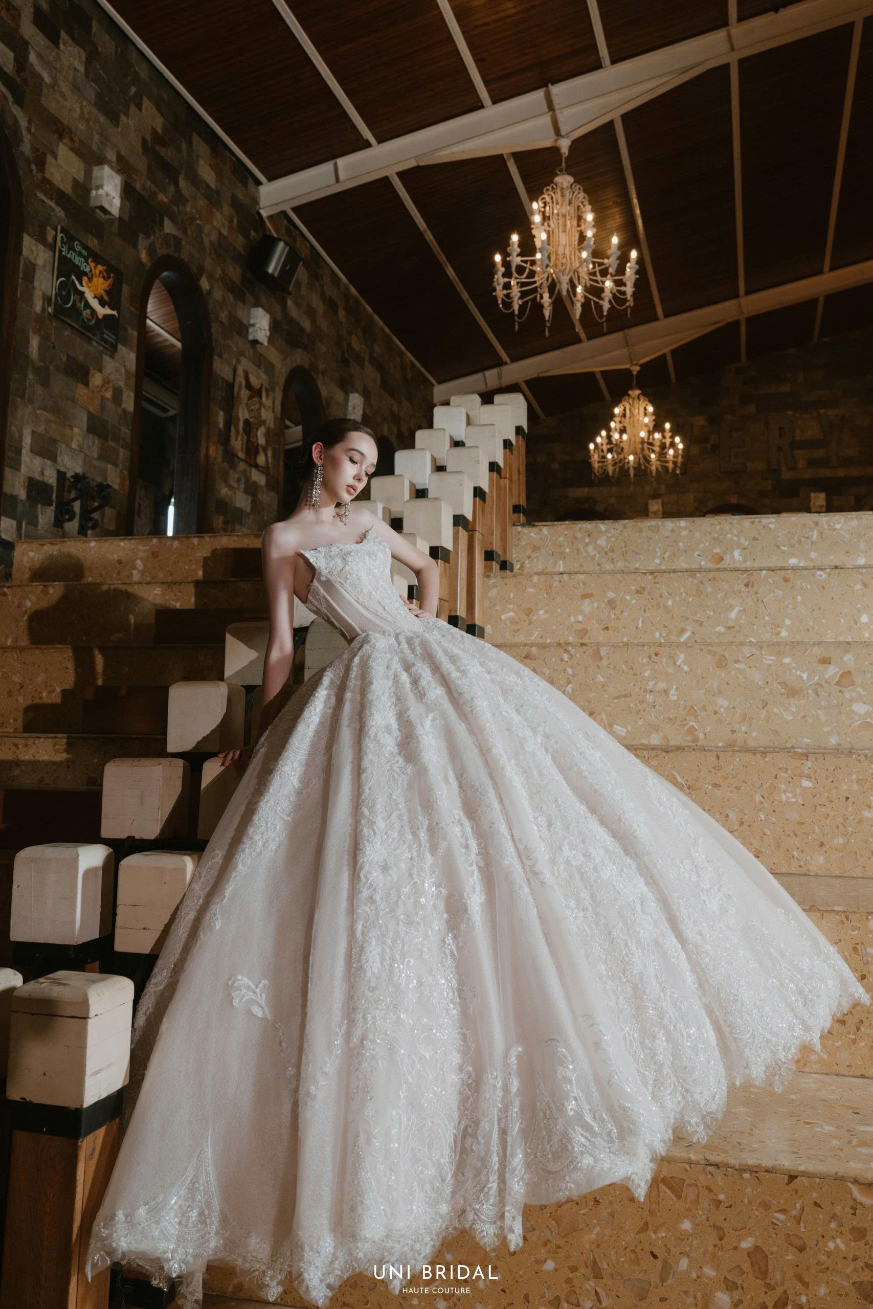 Phom dáng ball gown trở thành sự lựa chọn hàng đầu của nàng dâu khi bước vào lễ đường