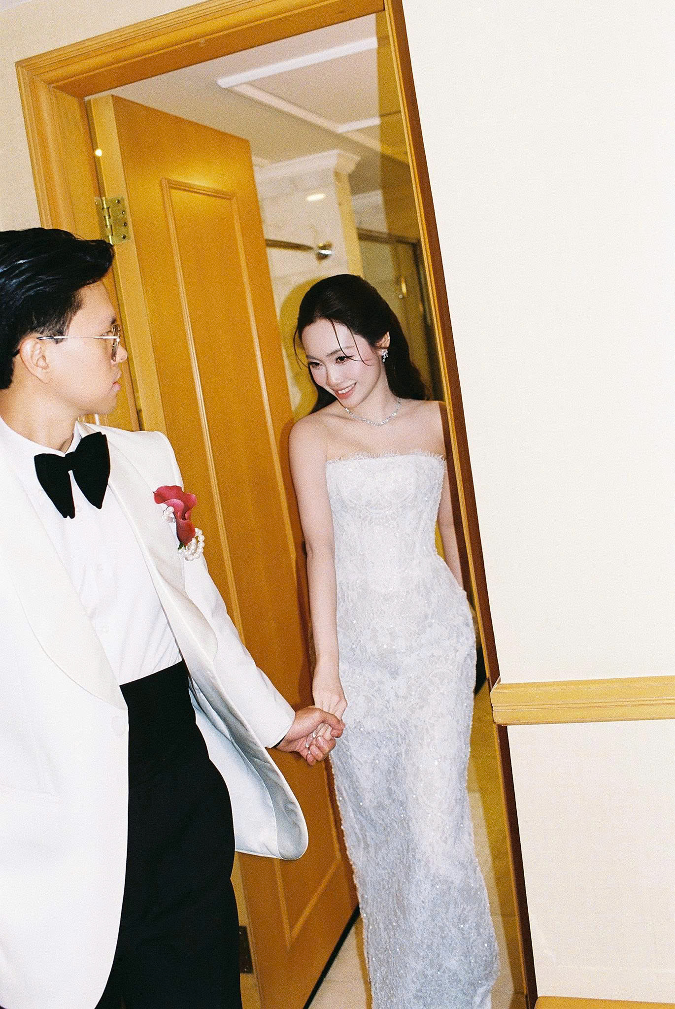 Thiết kế váy cưới hòa quyện giữa nét đẹp cổ điển và hiện đại