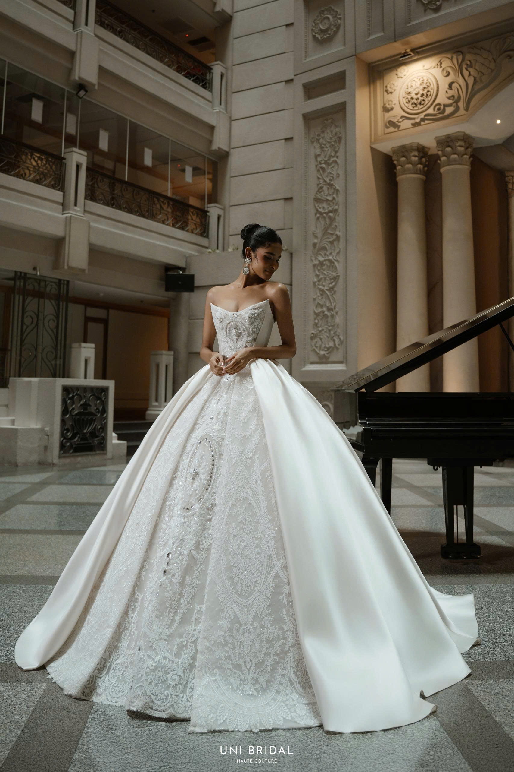 Váy cưới sang trọng với phom dáng ball gown kinh điển