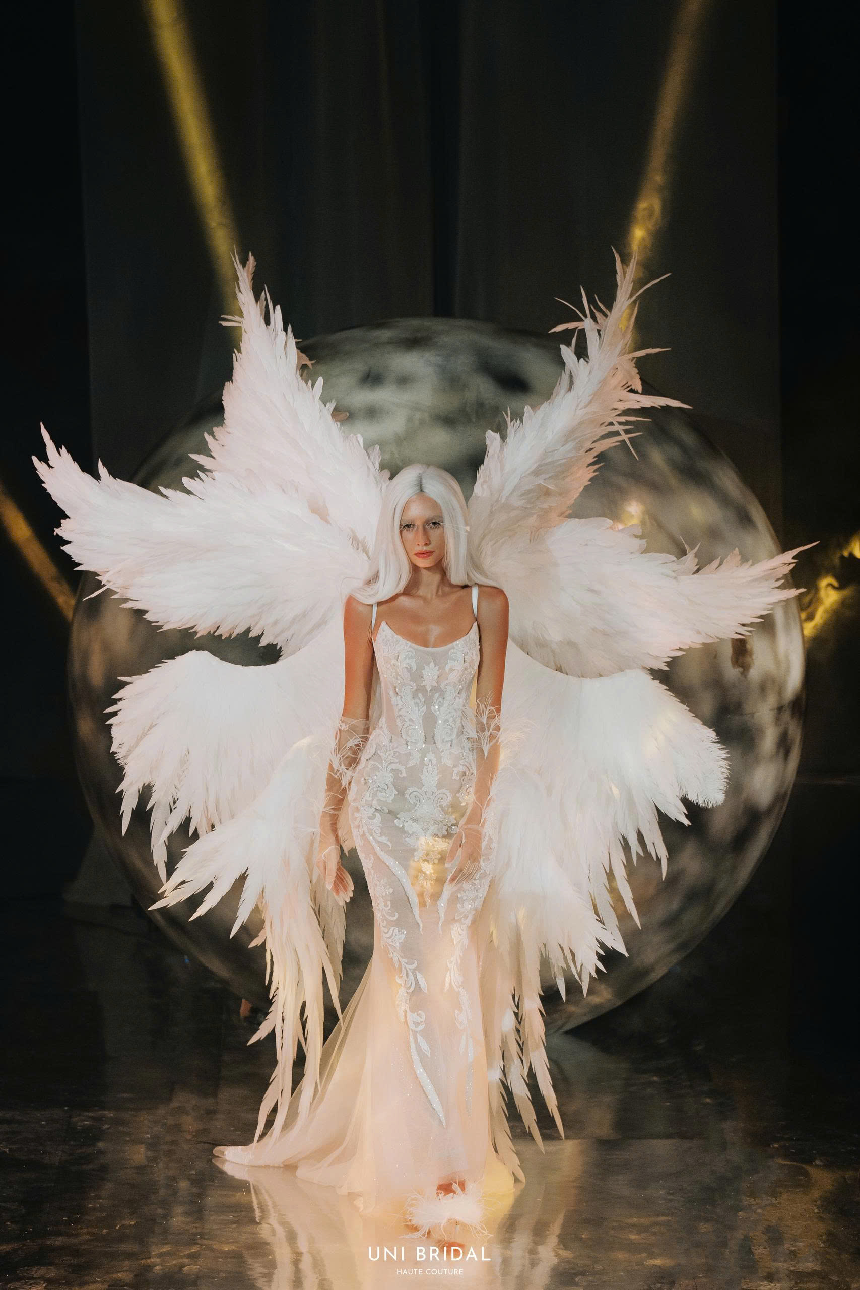 Show diễn Fleur de Reine mang đậm dấu ấn thời trang cao cấp