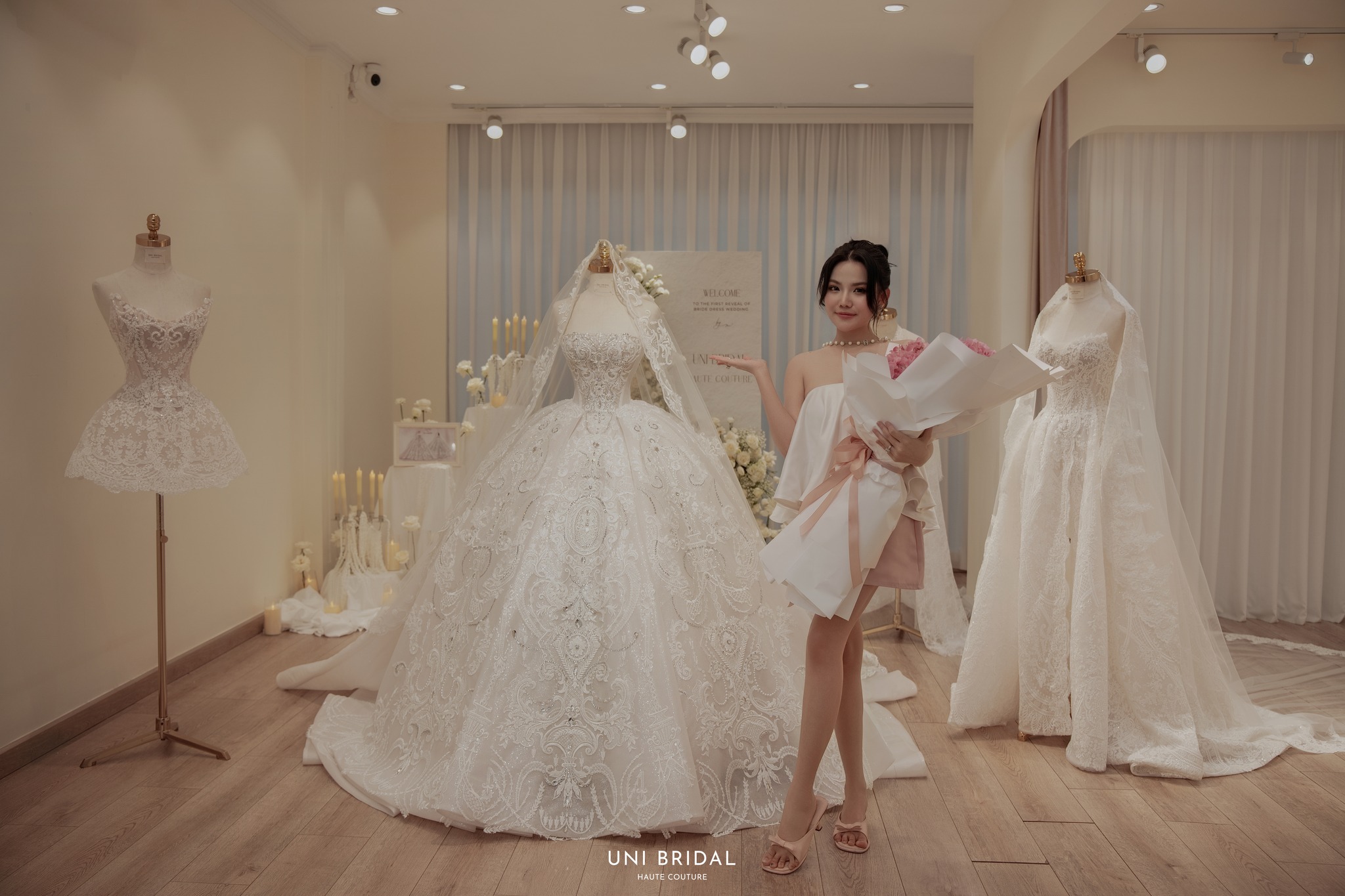 Một đôi giày cao gót giúp nàng cân nhắc được độ dài váy phụ hợp