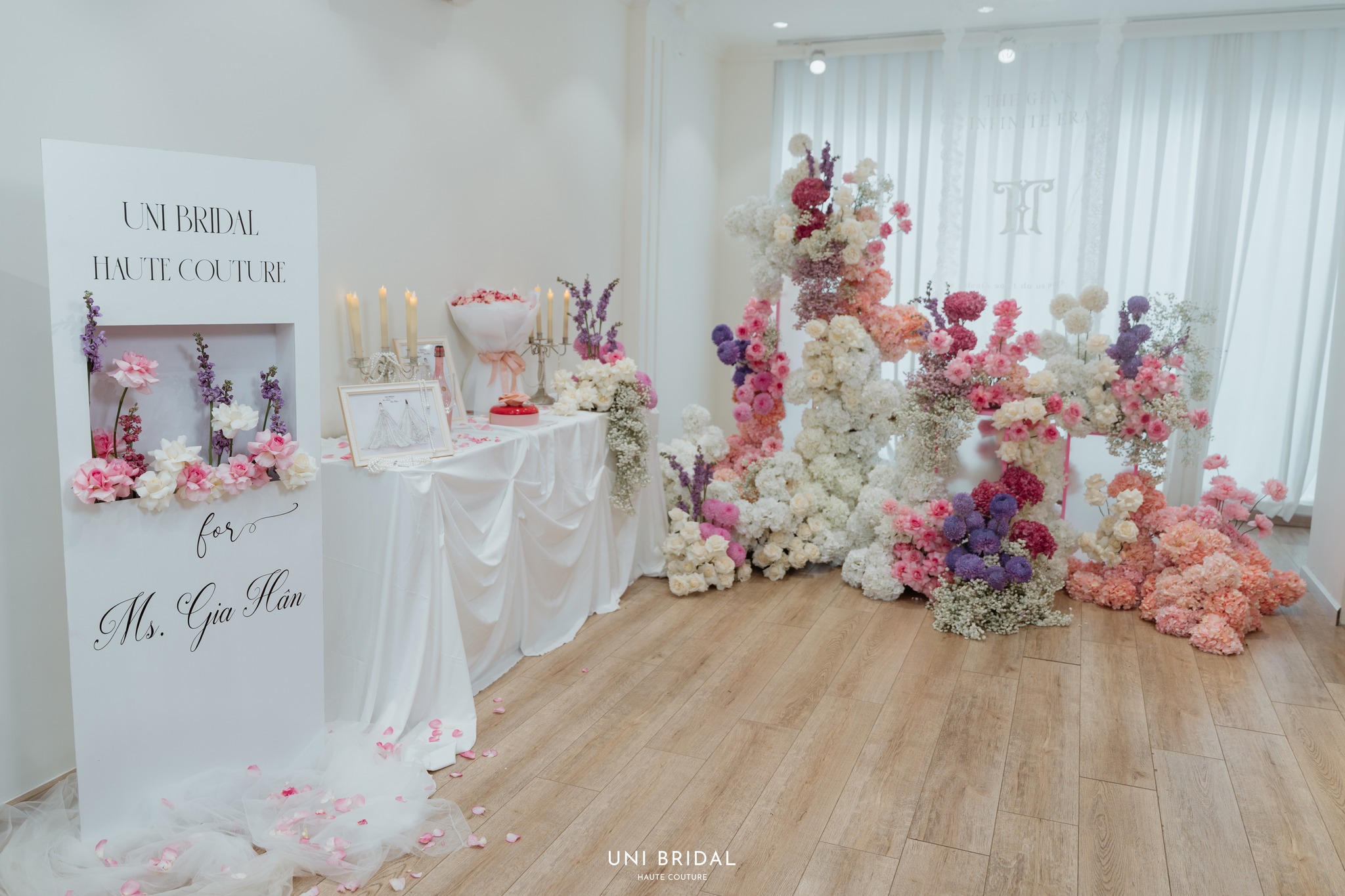 Đặt lịch trước với showroom để có sự chuẩn bị chỉn chu nhất
