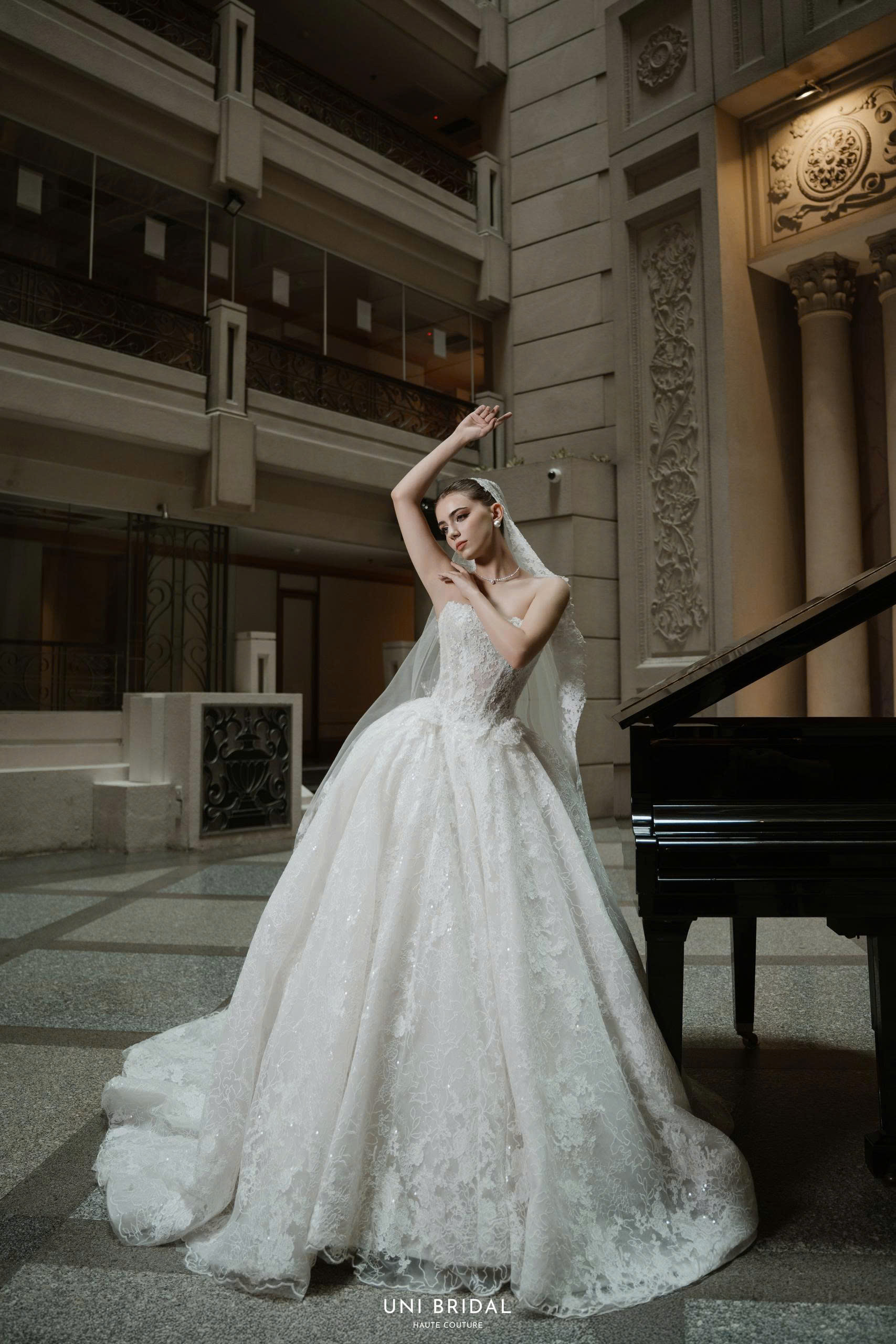 Các mẫu váy cưới Uni Bridal luôn đường chăm chút chỉn chu trong từng đường nét