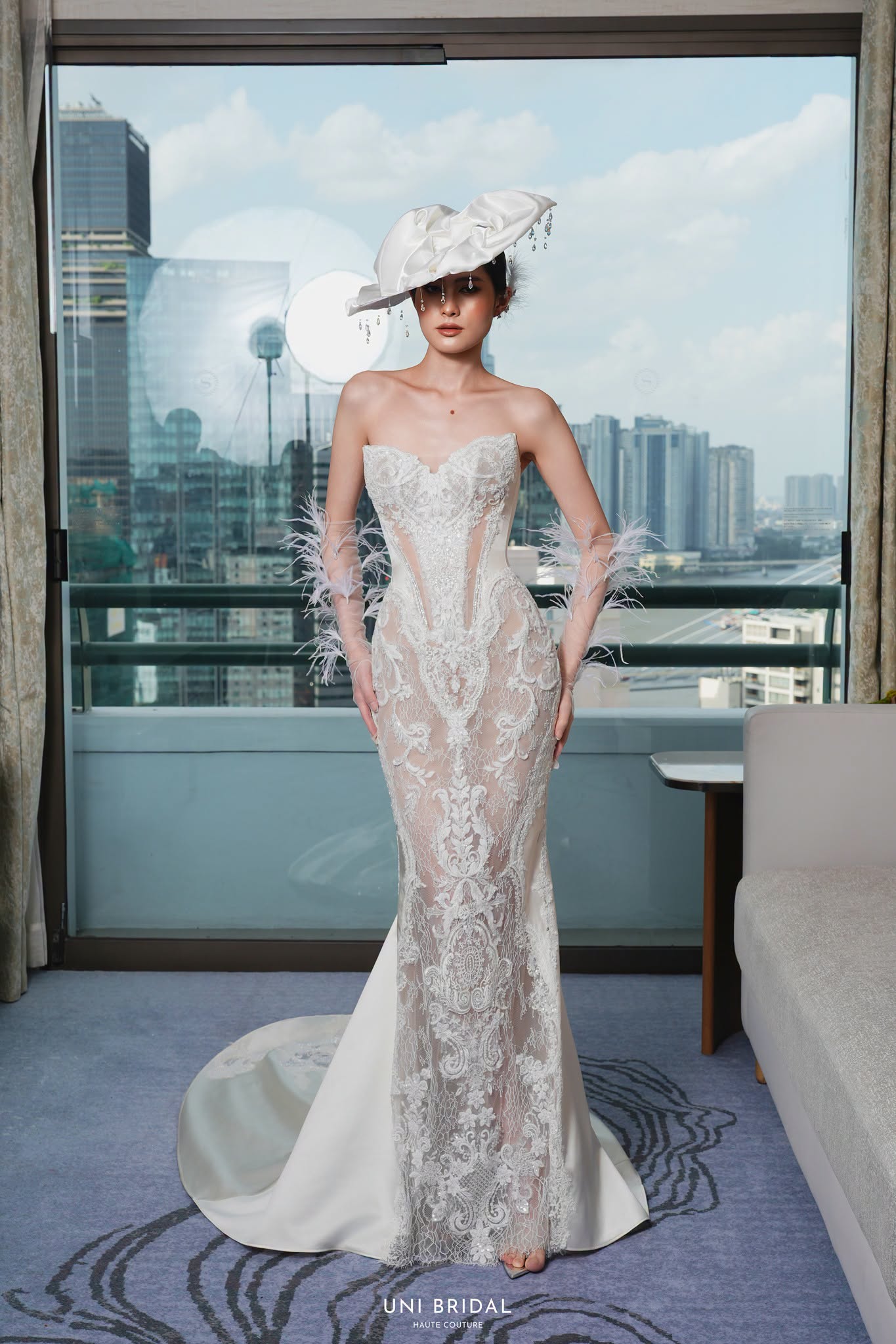 Mẫu váy cưới từ Uni Bridal tôn trọn vóc dáng nàng dâu