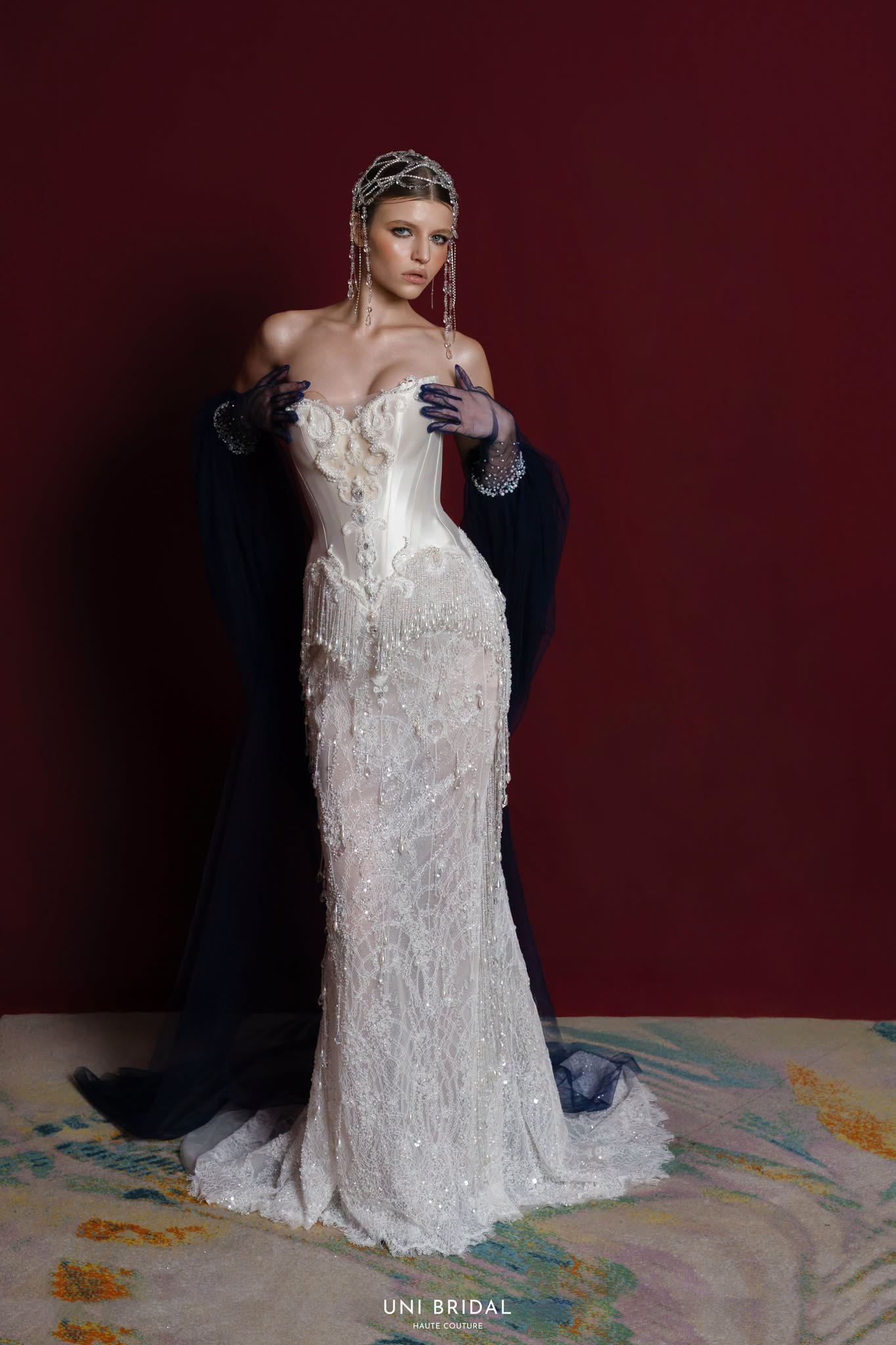 Từng đường may cắt và chi tiết đính kết được Uni Bridal hoàn thiện một cách tỉ mỉ