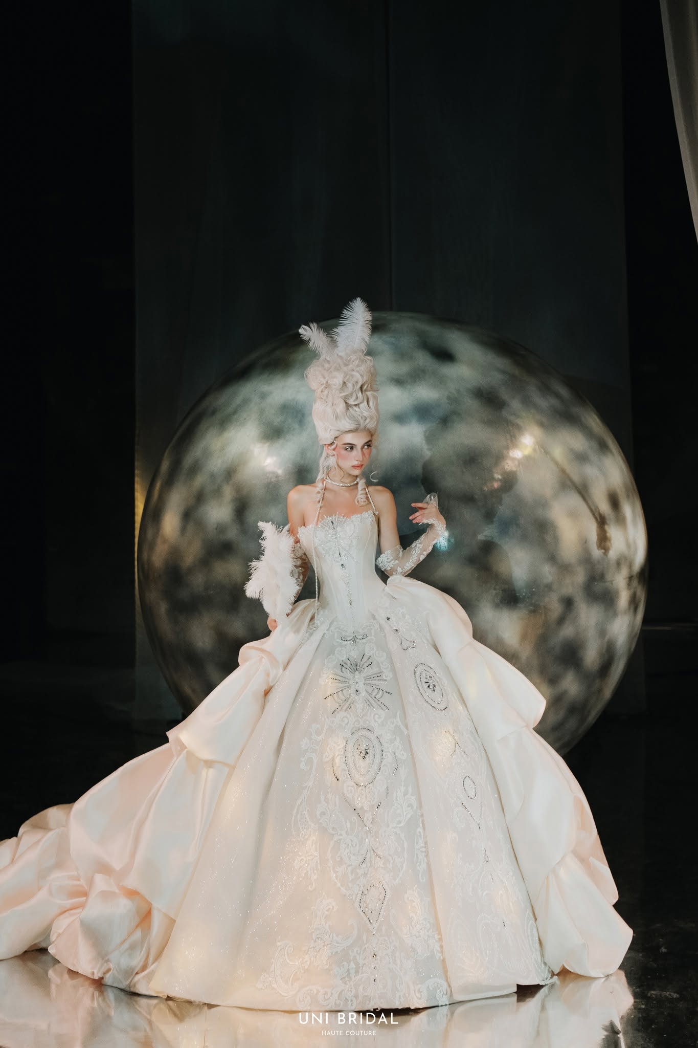Kỹ thuật dựng corset của Uni Bridal tạo nên thiết kế đầy sức hút